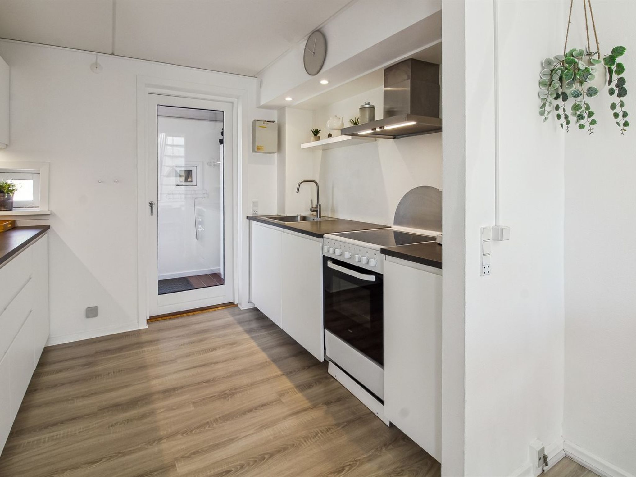 "Majvi" - 2.3km from the sea - Binnen