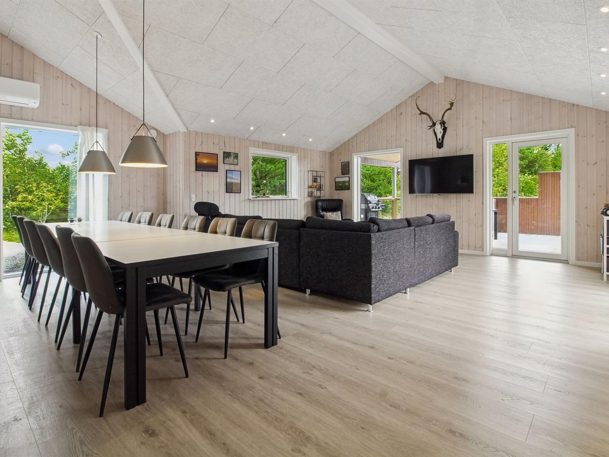 "Ellin" - 3.3km from the sea - Binnen