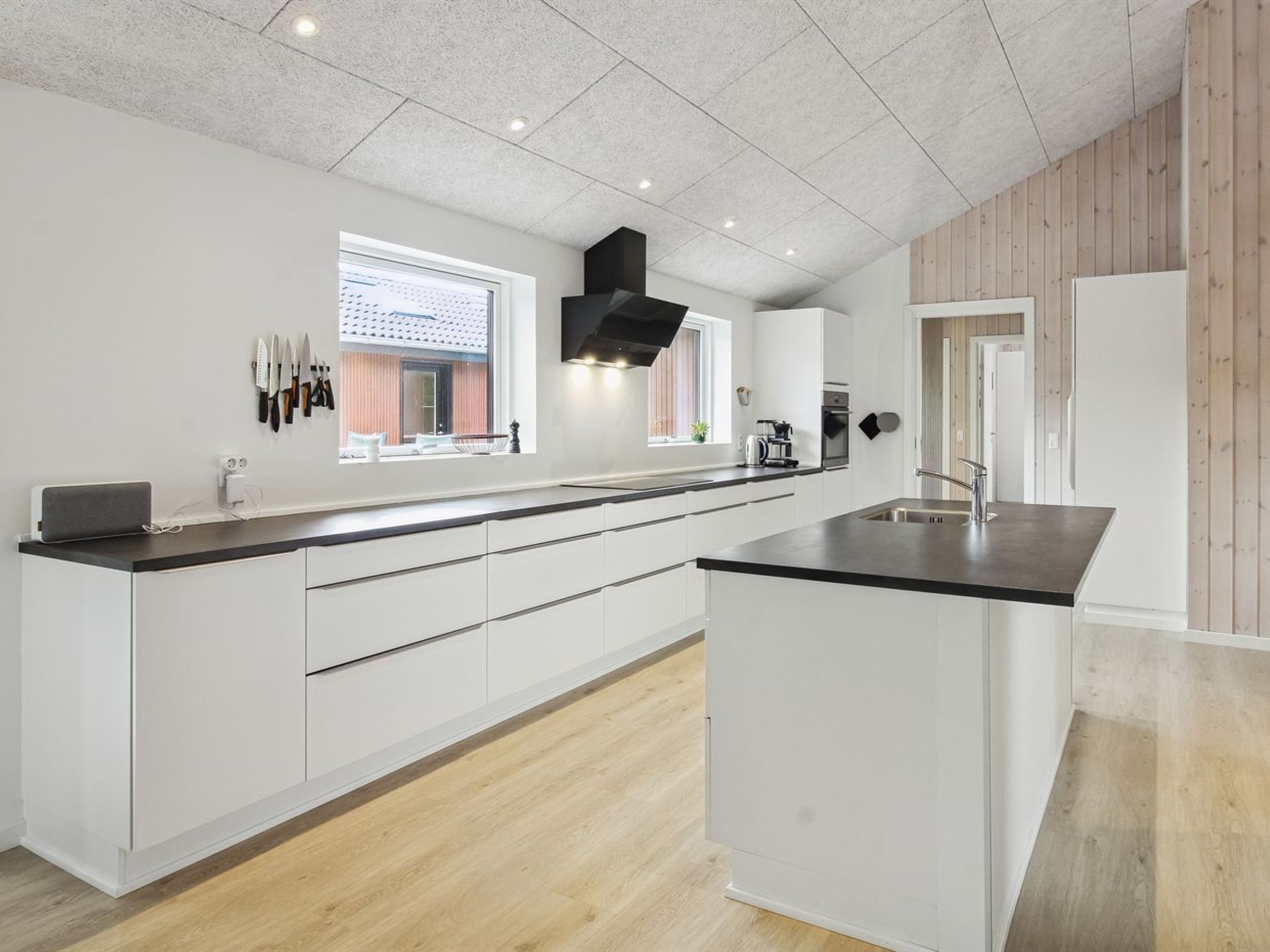 "Ellin" - 3.3km from the sea - Binnen