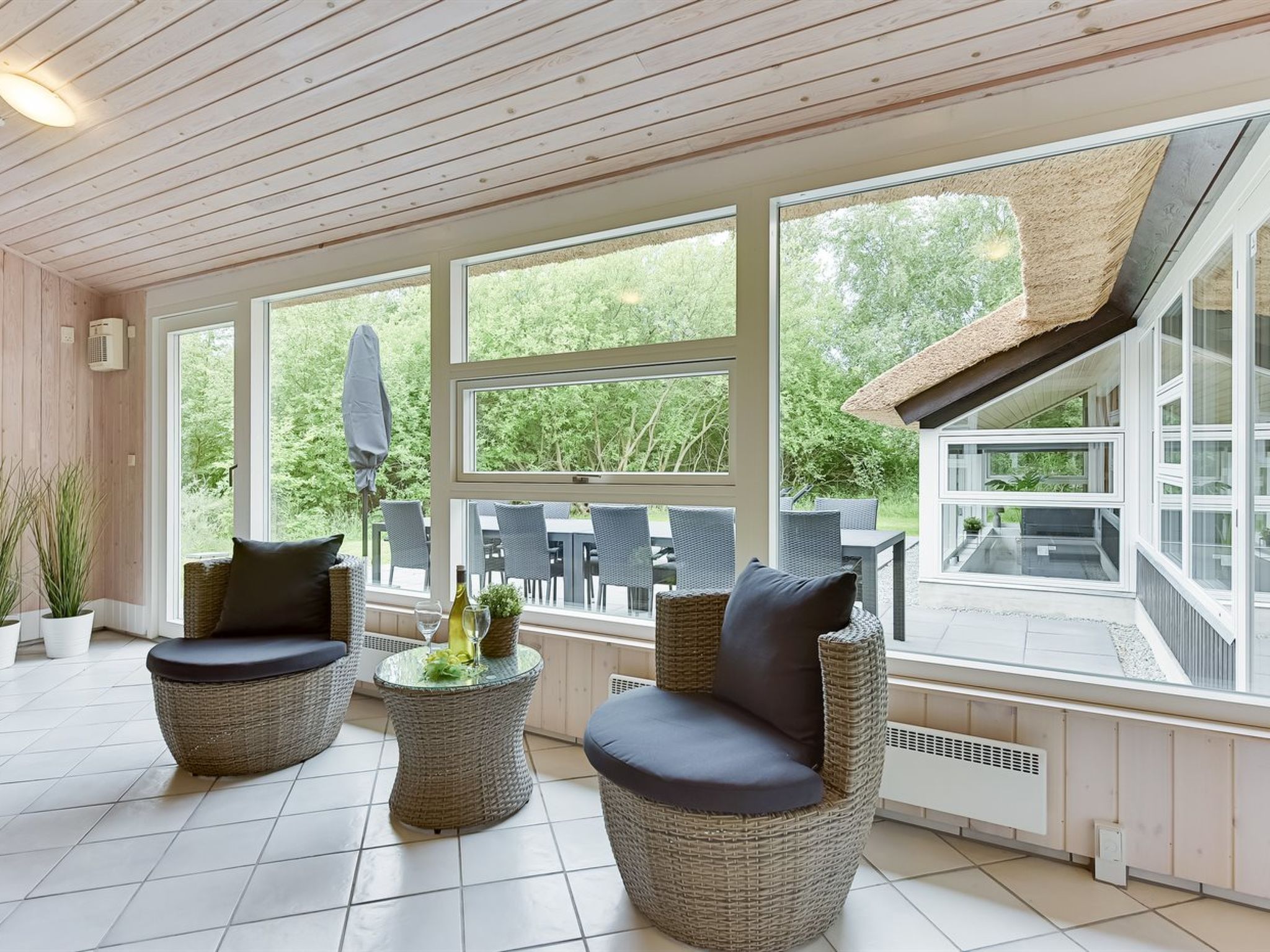 "Ellanor" - 1km from the sea - Binnen