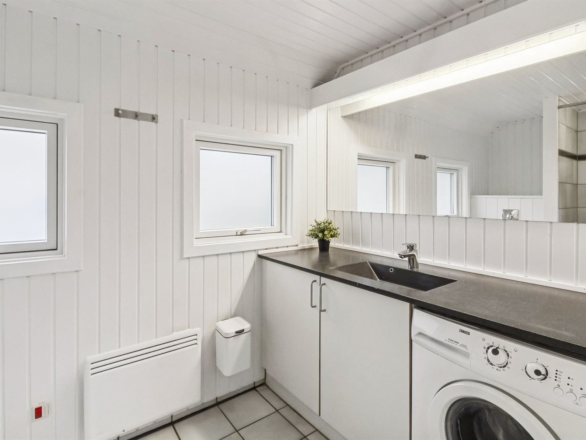 "Ellanor" - 1km from the sea - Binnen