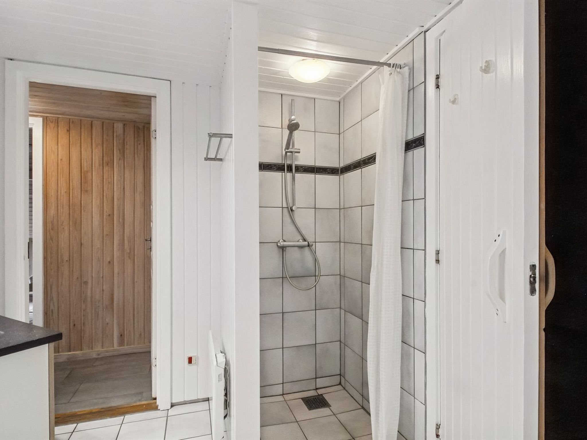 "Ellanor" - 1km from the sea - Binnen