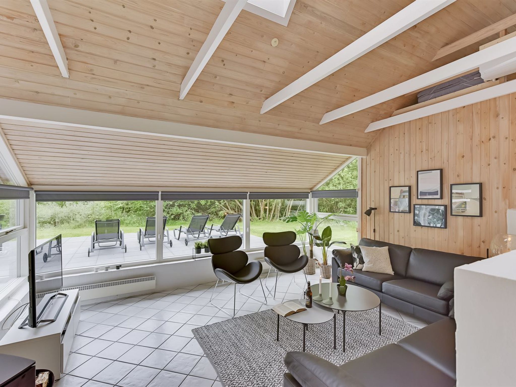 "Ellanor" - 1km from the sea - Binnen