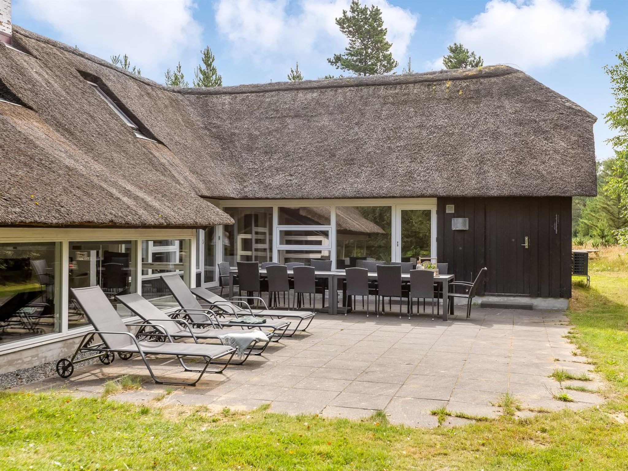 "Ellanor" - 1km from the sea - Buiten