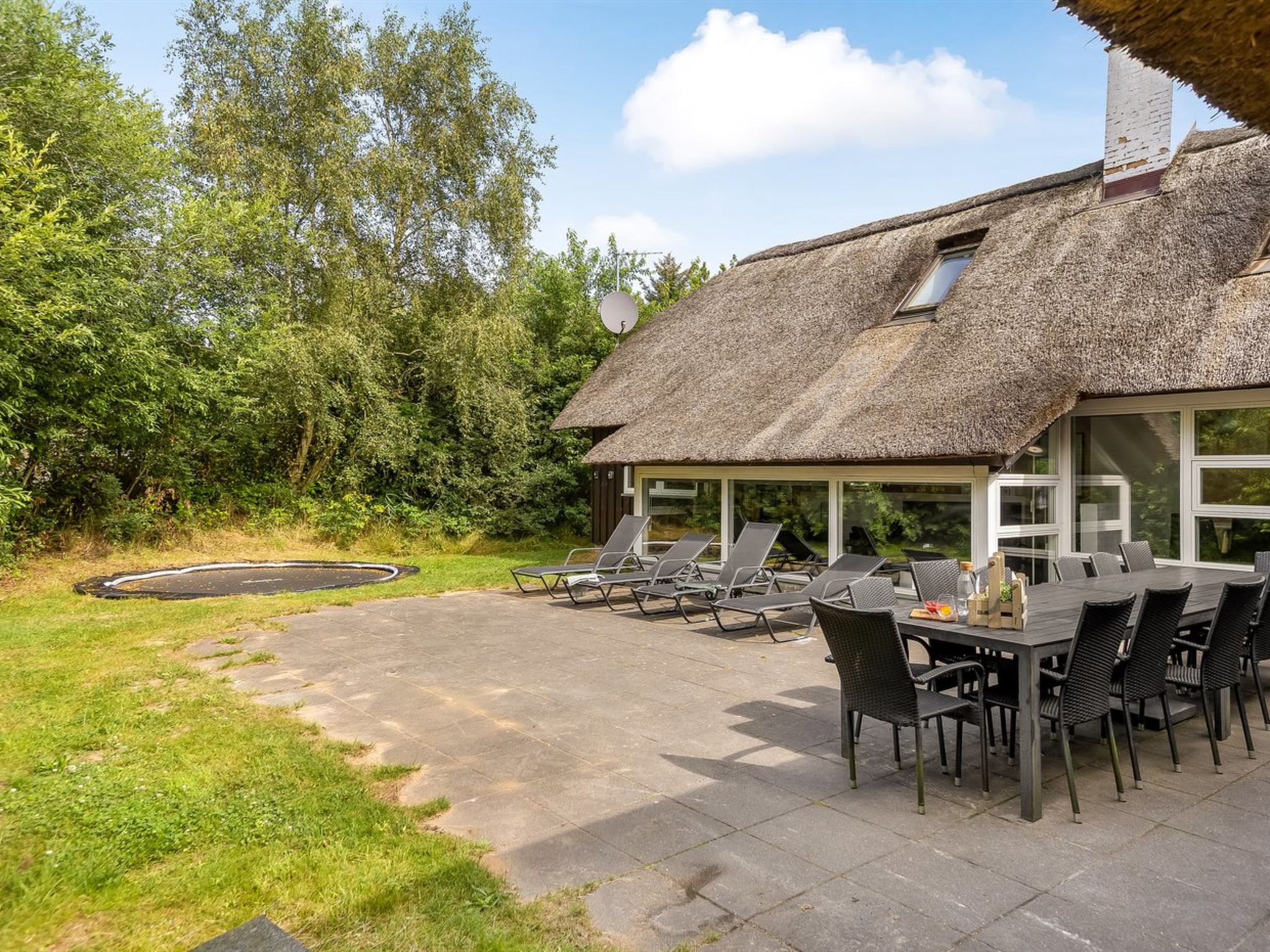 "Ellanor" - 1km from the sea - Buiten