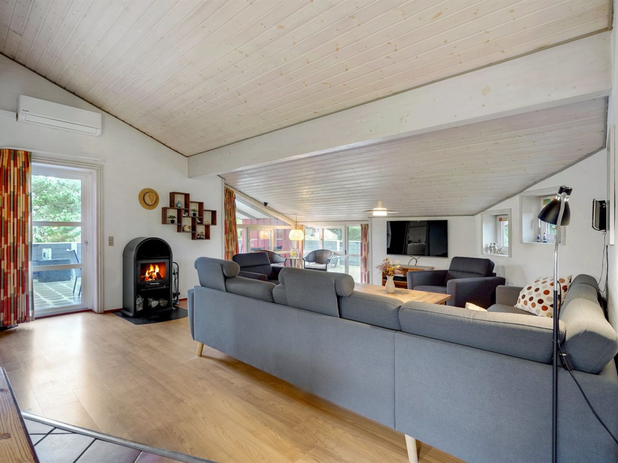 "Asdis" - 2.8km from the sea - Inside