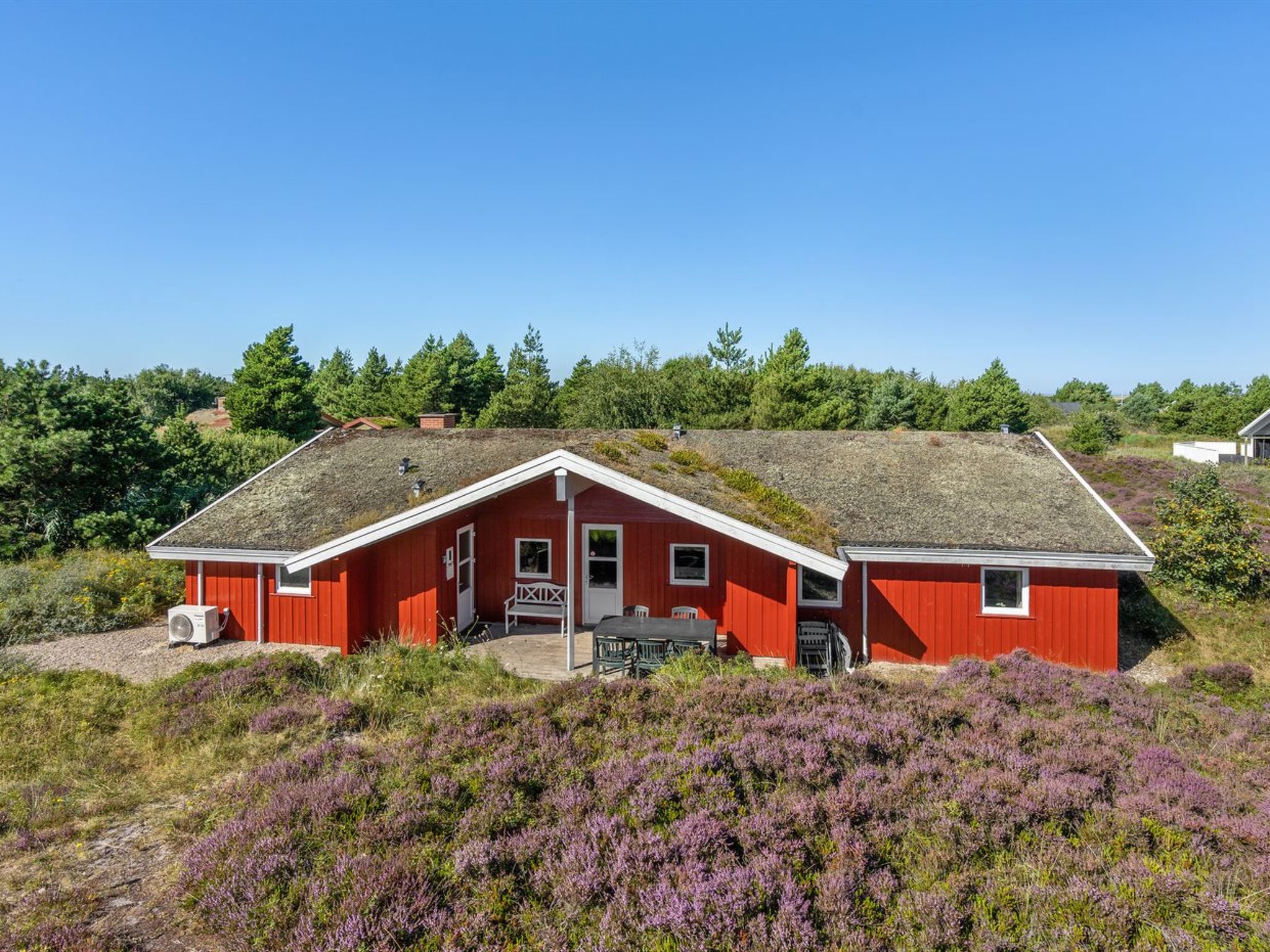 "Asdis" - 2.8km from the sea - Outside