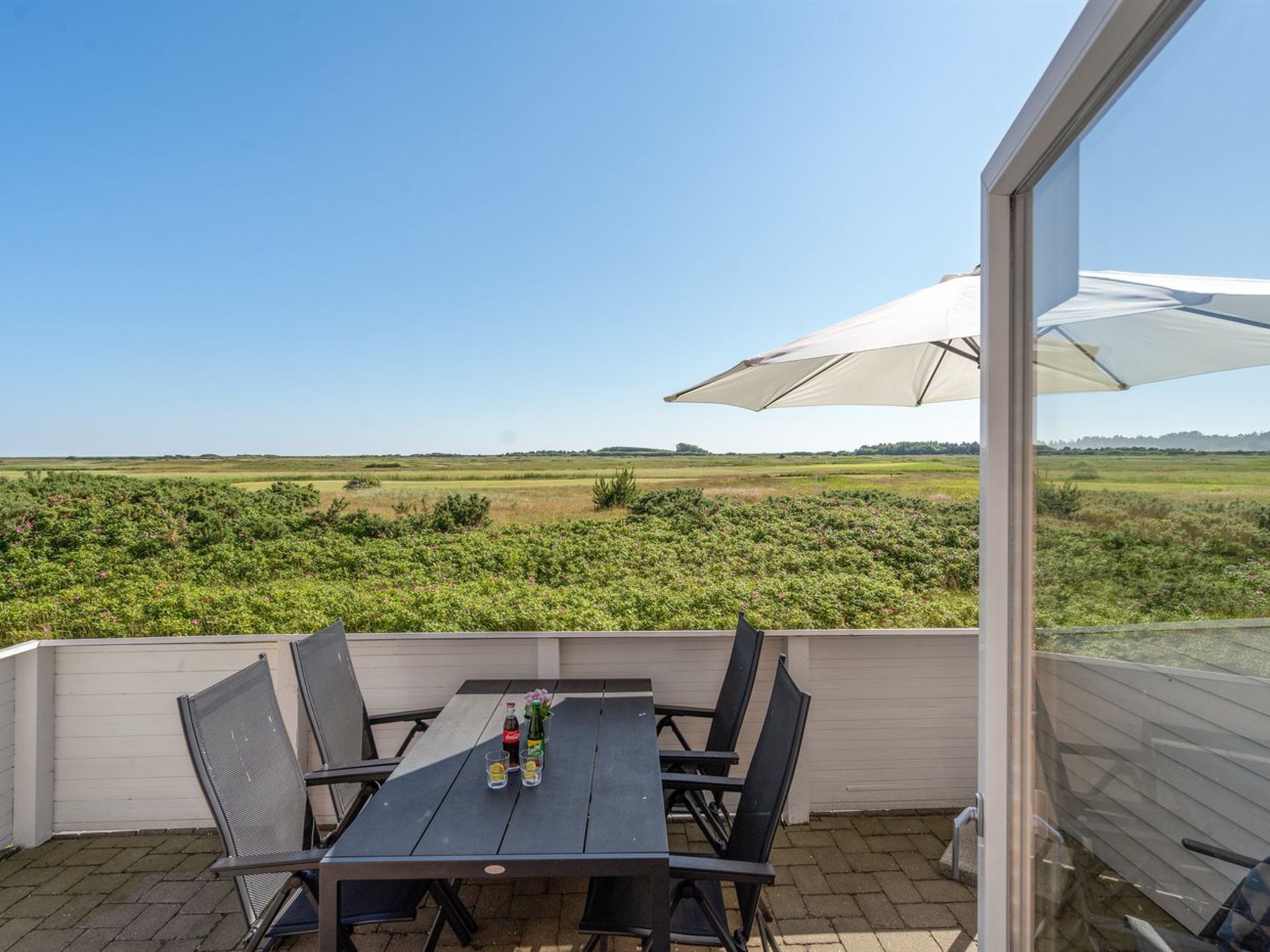 "Maura" - 2.3km from the sea", 3-Zimmer-Wohnung 73 m2. Objekt geeignet für 6 Erwachsene. Wohnzimmer mit TV, CD, Stereoanlage und DVD. 1 Zimmer mit 1 x 2 Etagenbetten. Küche (4 Kochplatten, Backofen,..