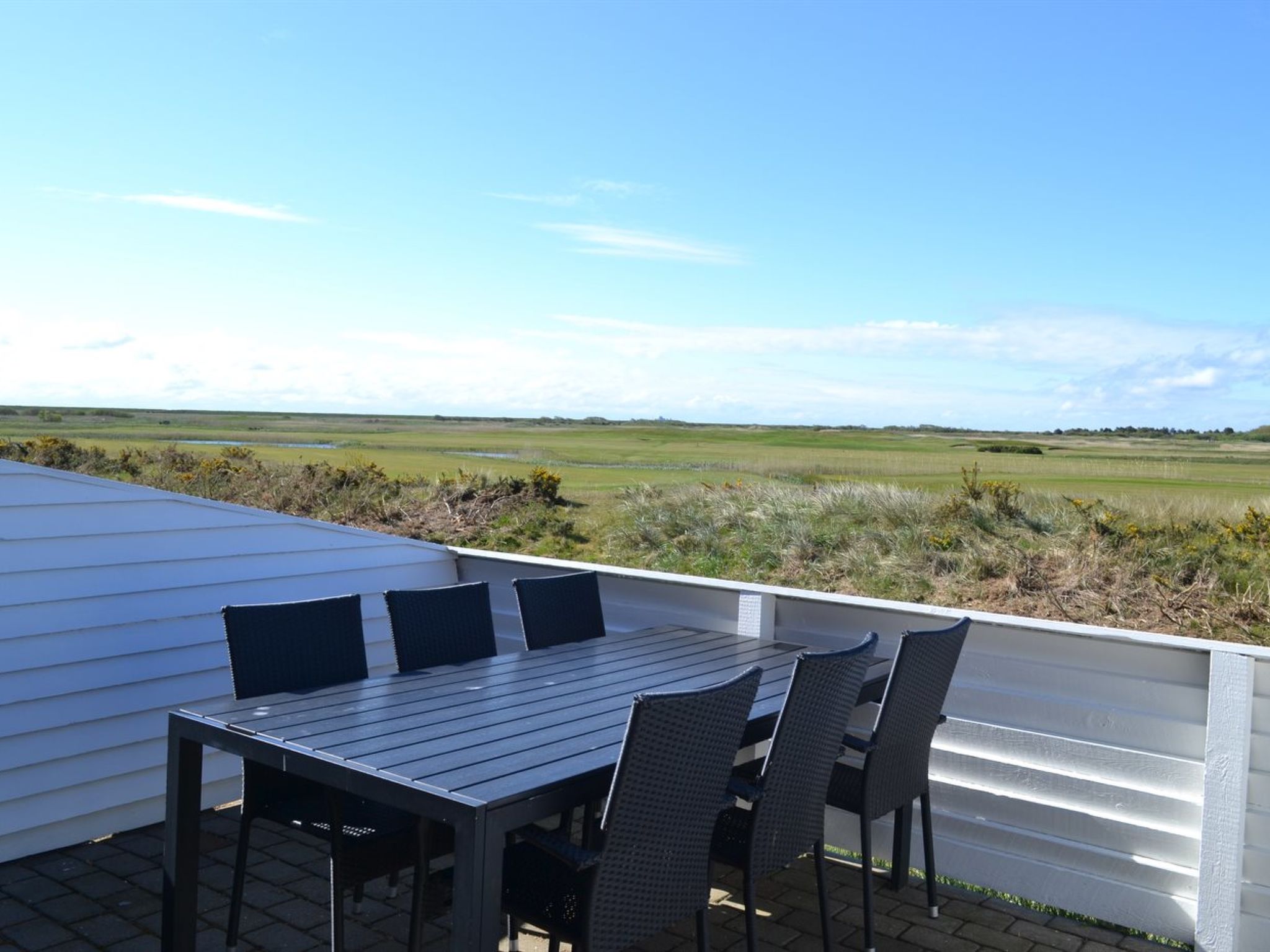 "Auti" - 2.3km from the sea", 3-Zimmer-Wohnung 73 m2. Objekt geeignet für 6 Erwachsene. Wohnzimmer mit Stereoanlage. 1 Zimmer mit 1 x 2 Etagenbetten. Küche (4 Kochplatten, Backofen, Geschirrspüler,..