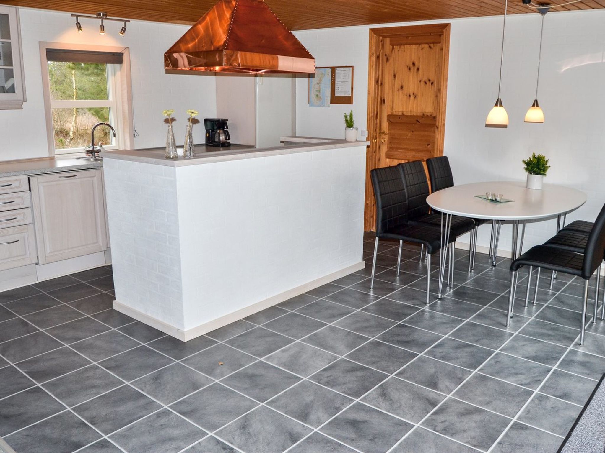 "Troen" - 3.8km from the sea-Drinnen
