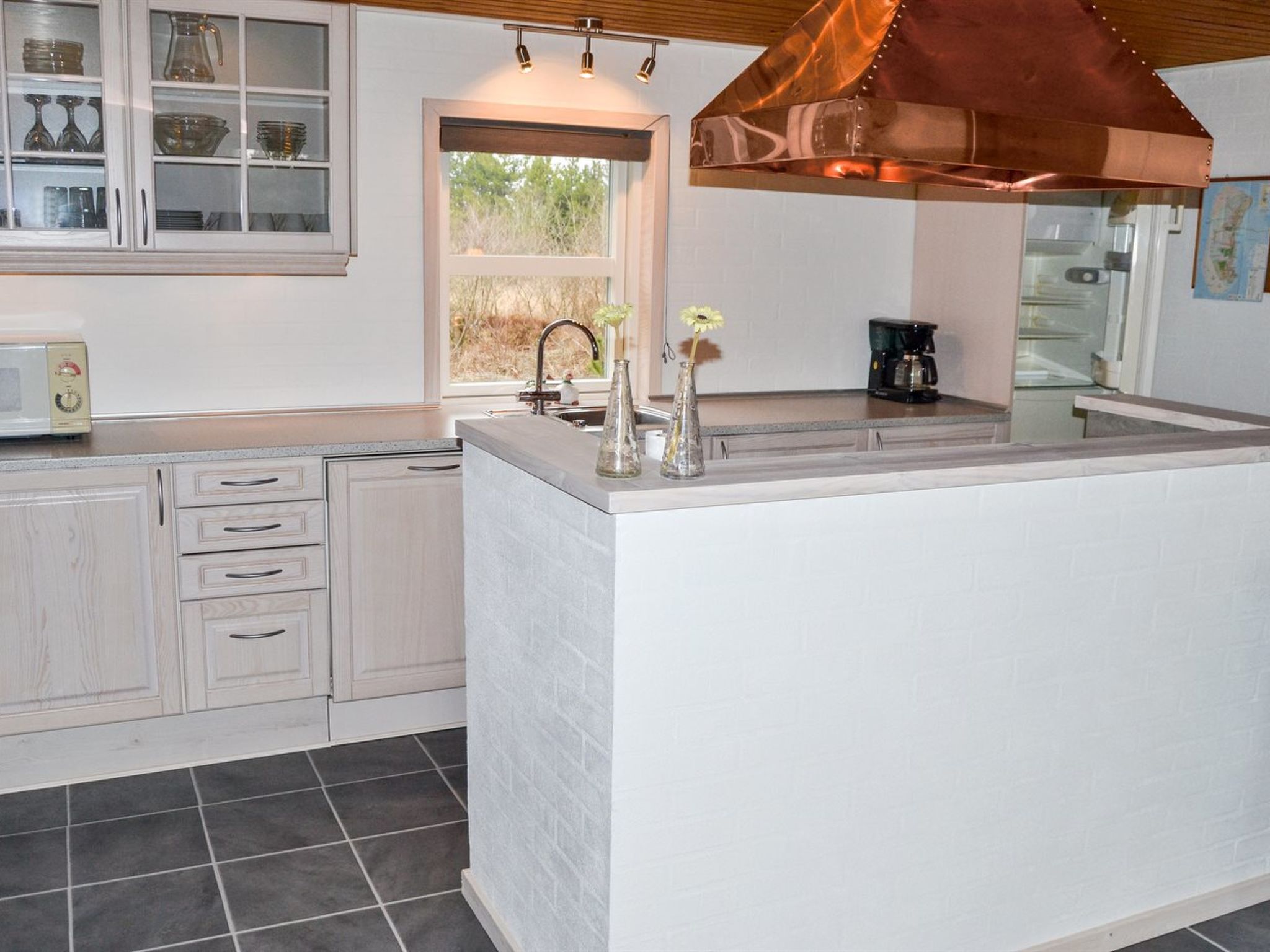 "Troen" - 3.8km from the sea-Drinnen