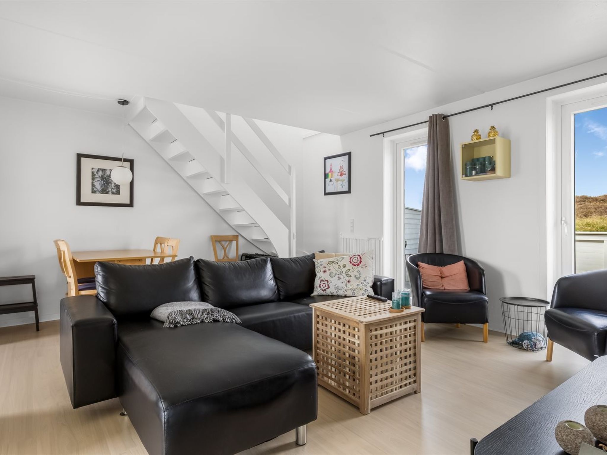 "Aswith" - 2.3km from the sea - Inside