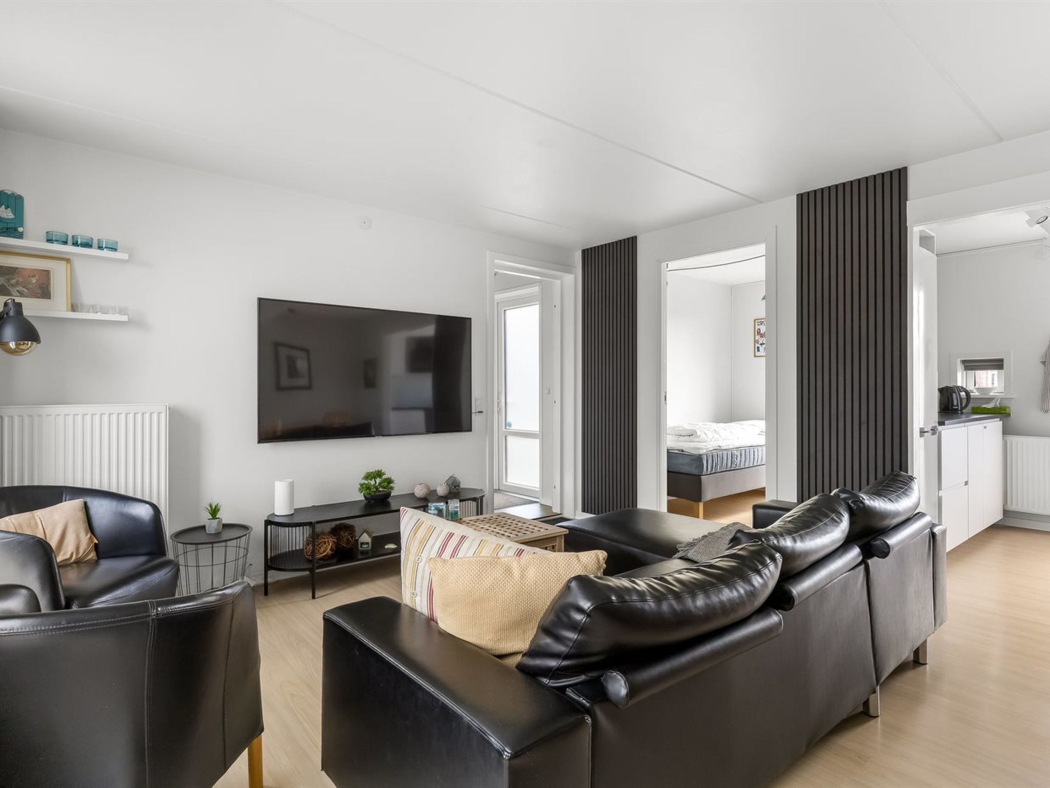 "Aswith" - 2.3km from the sea - Inside