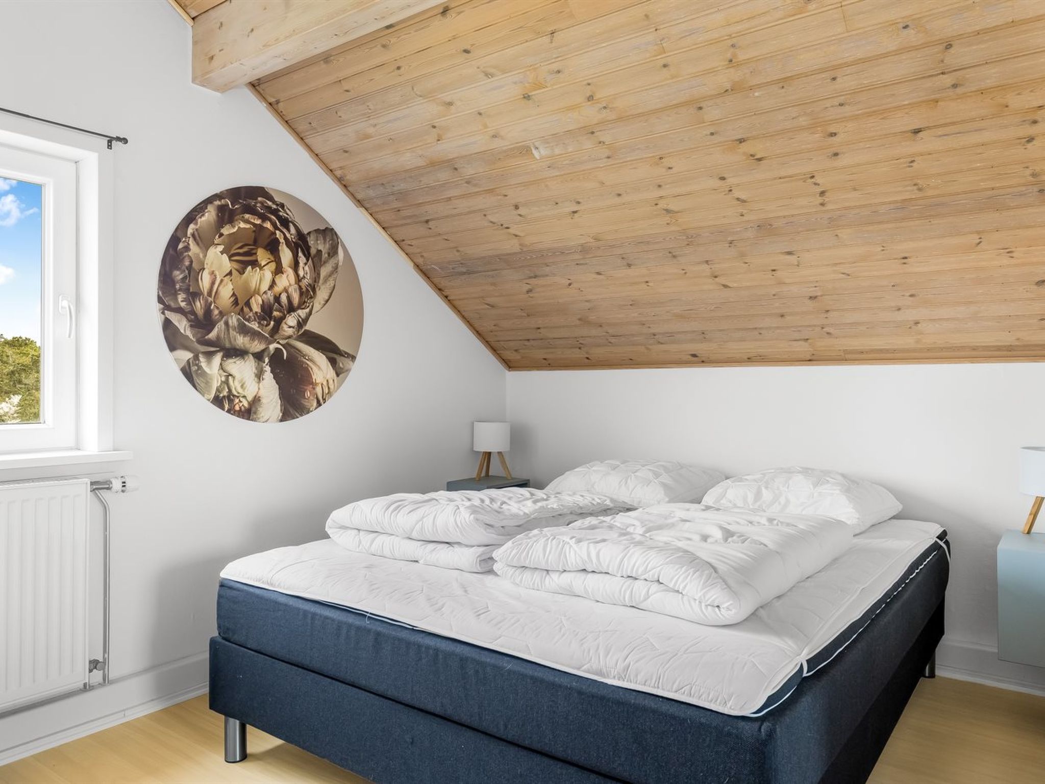"Aswith" - 2.3km from the sea - Inside