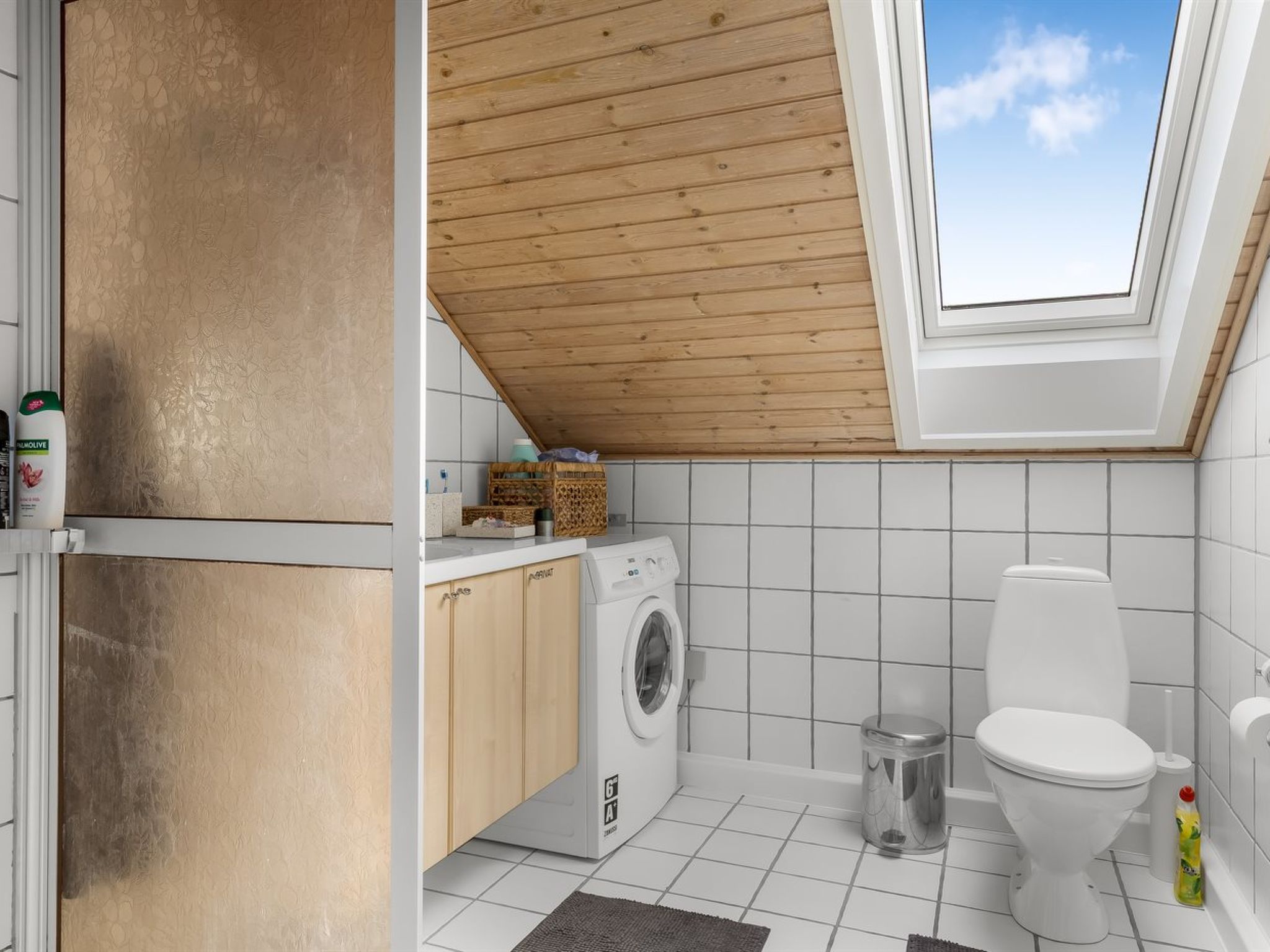 "Aswith" - 2.3km from the sea - Inside