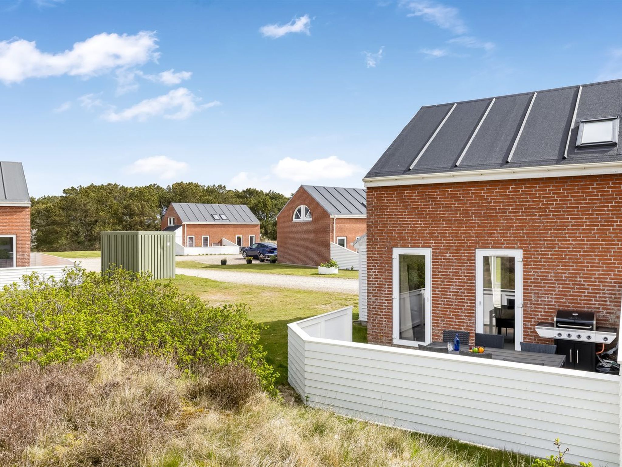 "Aswith" - 2.3km from the sea - Outside