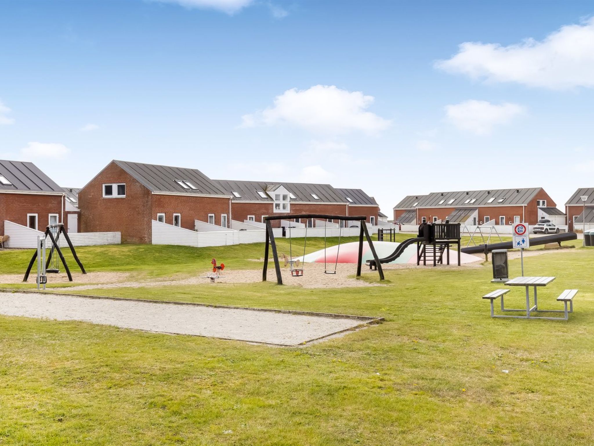 "Aswith" - 2.3km from the sea - Outside