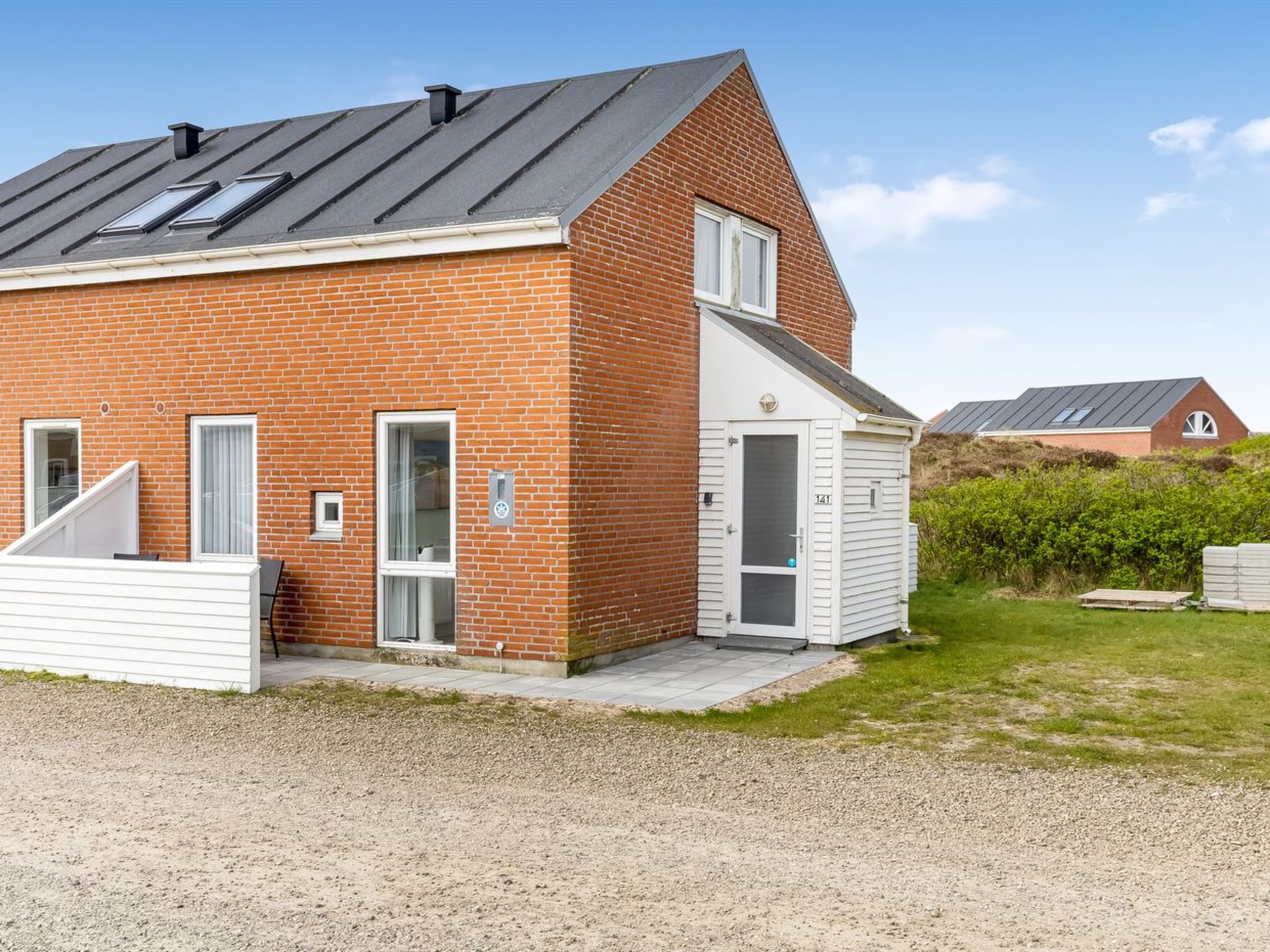 "Aswith" - 2.3km from the sea - Outside