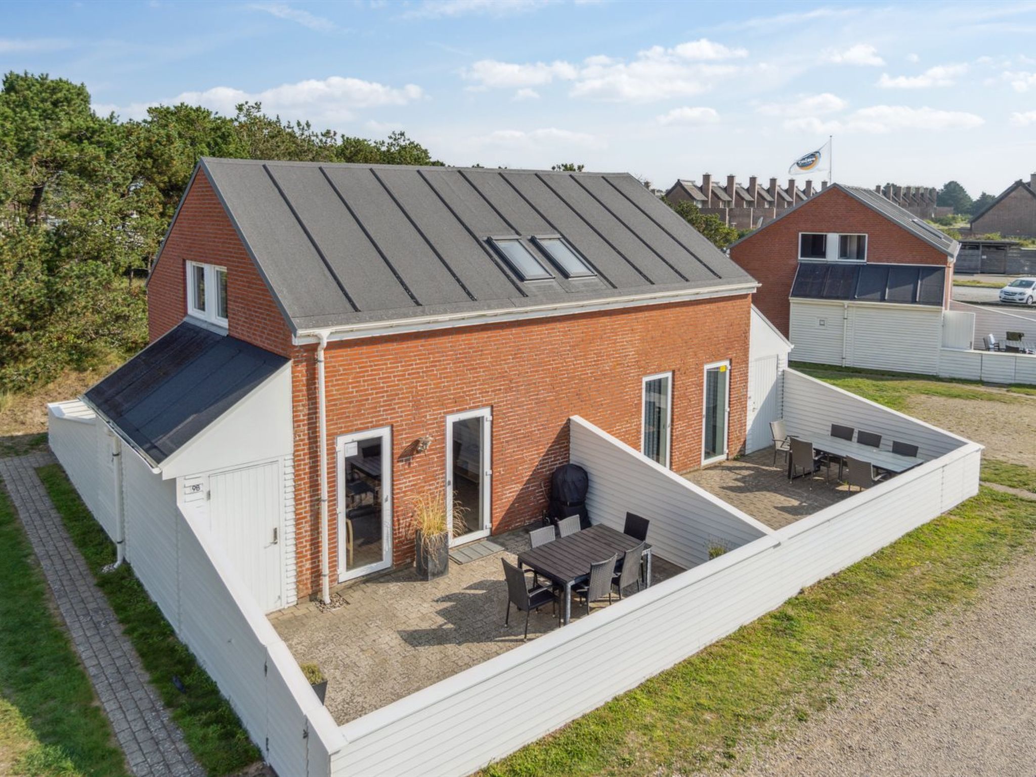 "Byriel" - 2.3km from the sea", 4-Zimmer-Wohnung 73 m2. Objekt geeignet für 6 Erwachsene. Wohnzimmer mit TV, Radio, CD, Stereoanlage und DVD. 1 Zimmer mit 1 Doppelbett. 1 Zimmer mit 2 Betten. 1 Zimme..