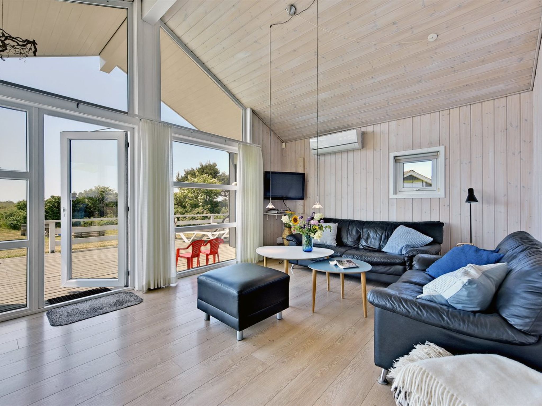 "Chrisse" - 550m from the sea