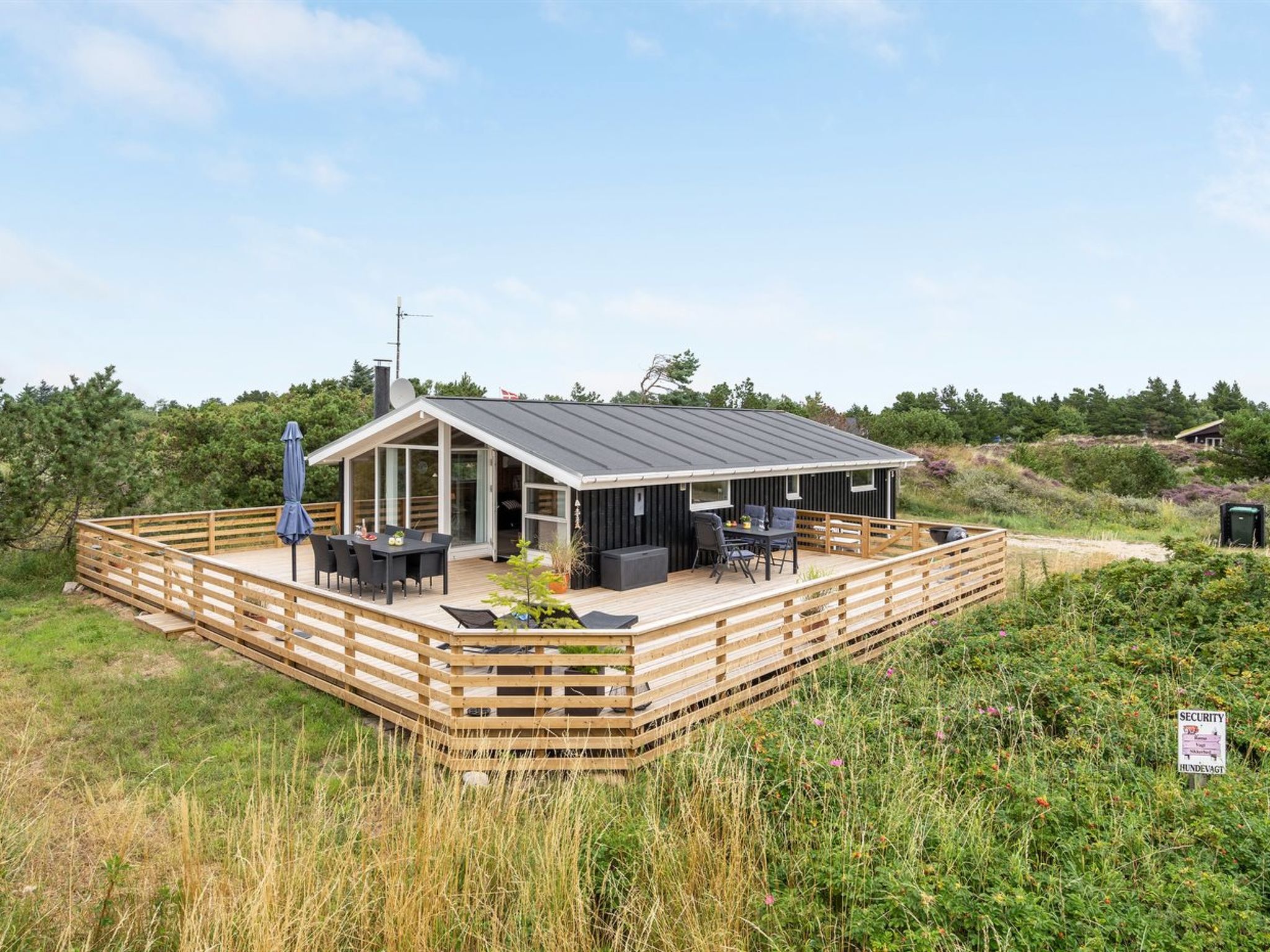 "Elgin" - 1.8km from the sea