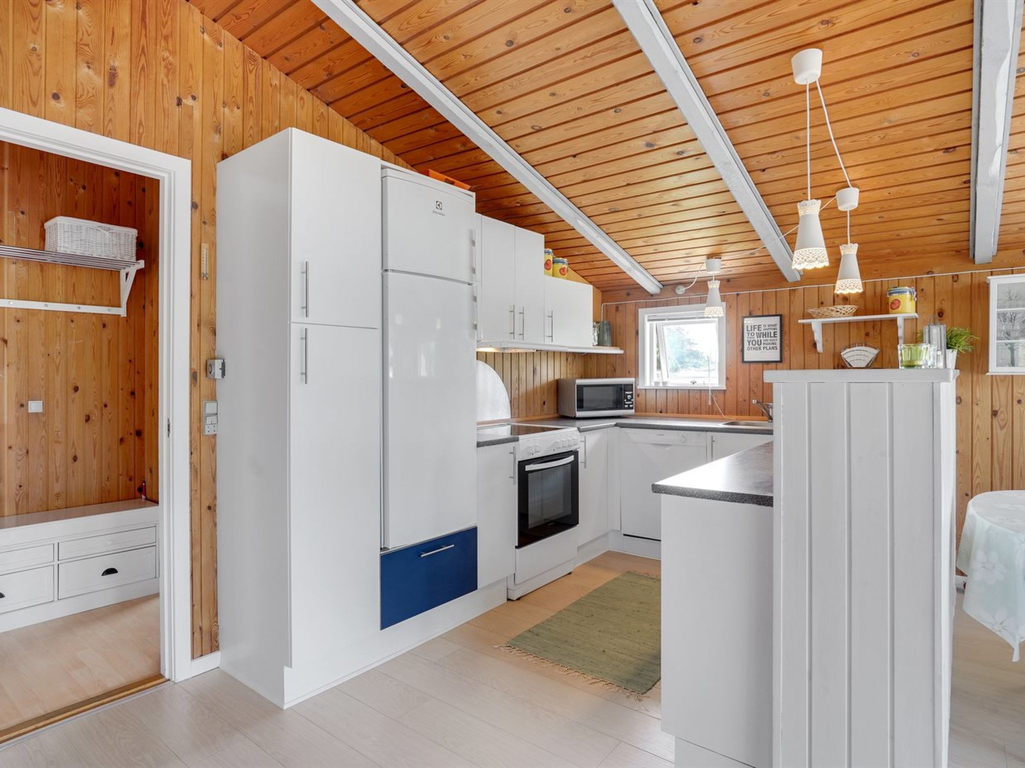 "Elgin" - 1.8km from the sea-Inside