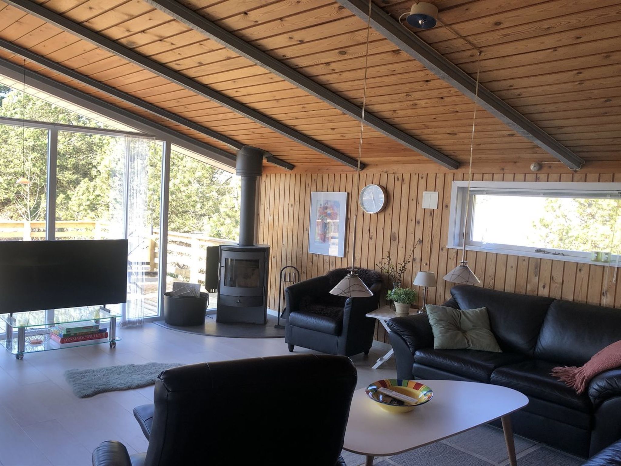 "Elgin" - 1.8km from the sea-Inside