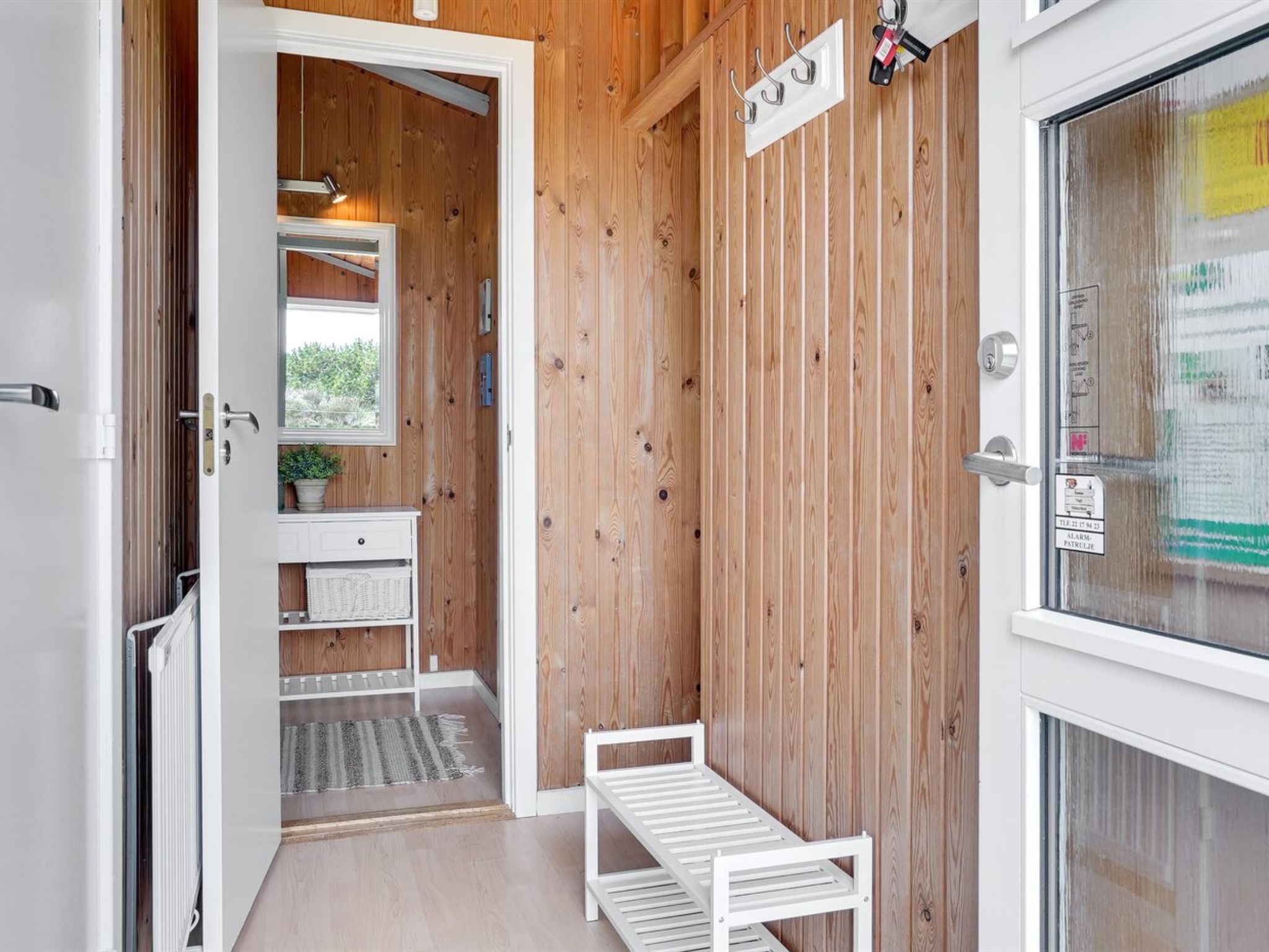 "Elgin" - 1.8km from the sea - Binnen