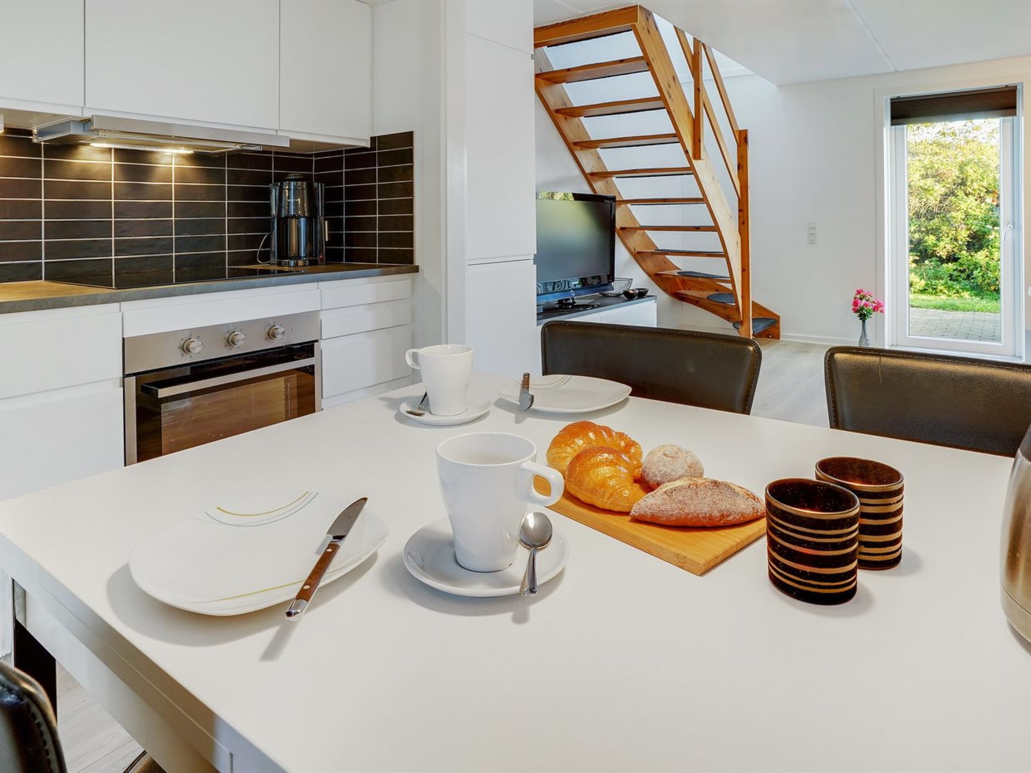 "Enita" - 2.3km from the sea - Binnen