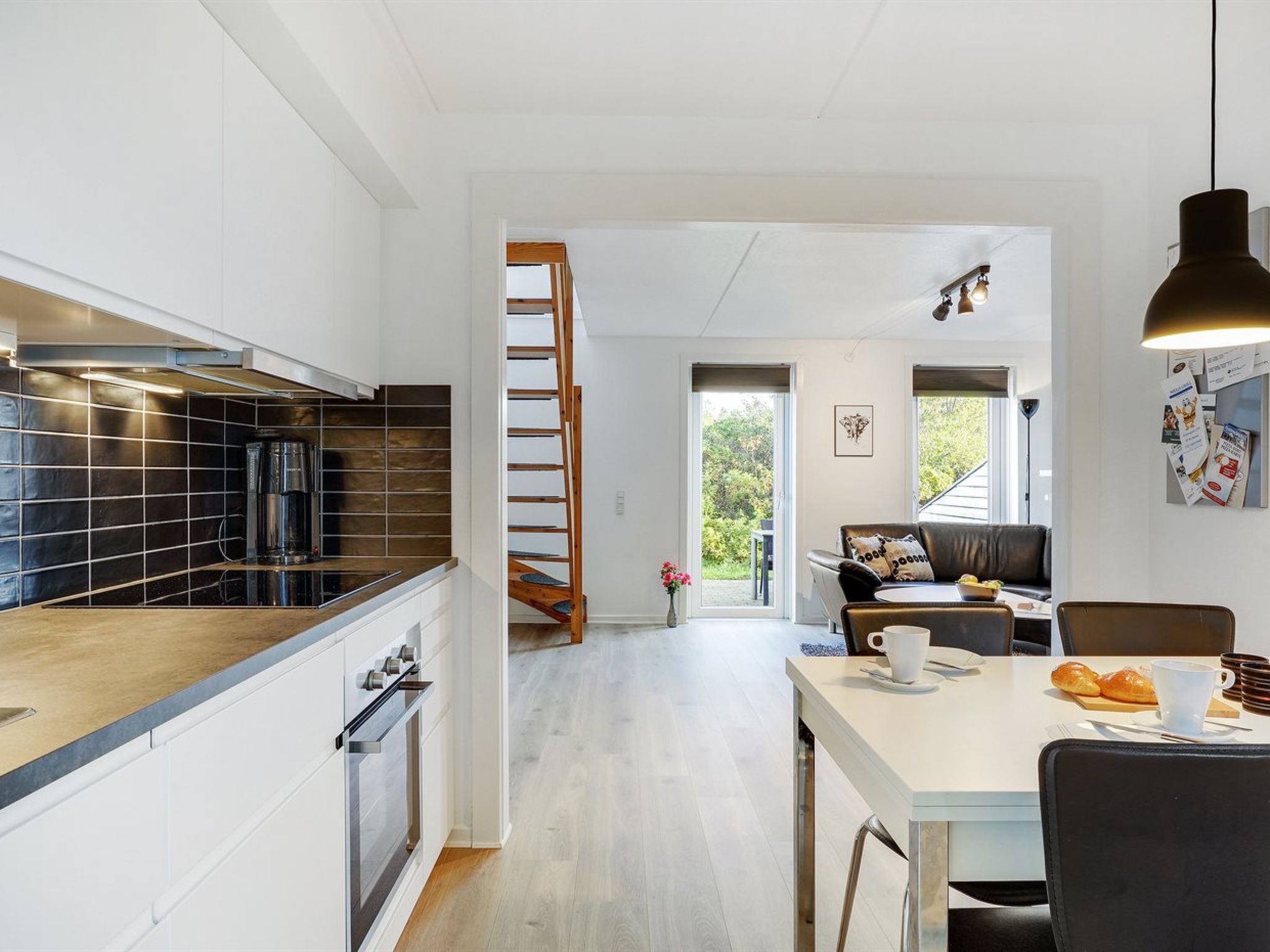 "Enita" - 2.3km from the sea - Binnen