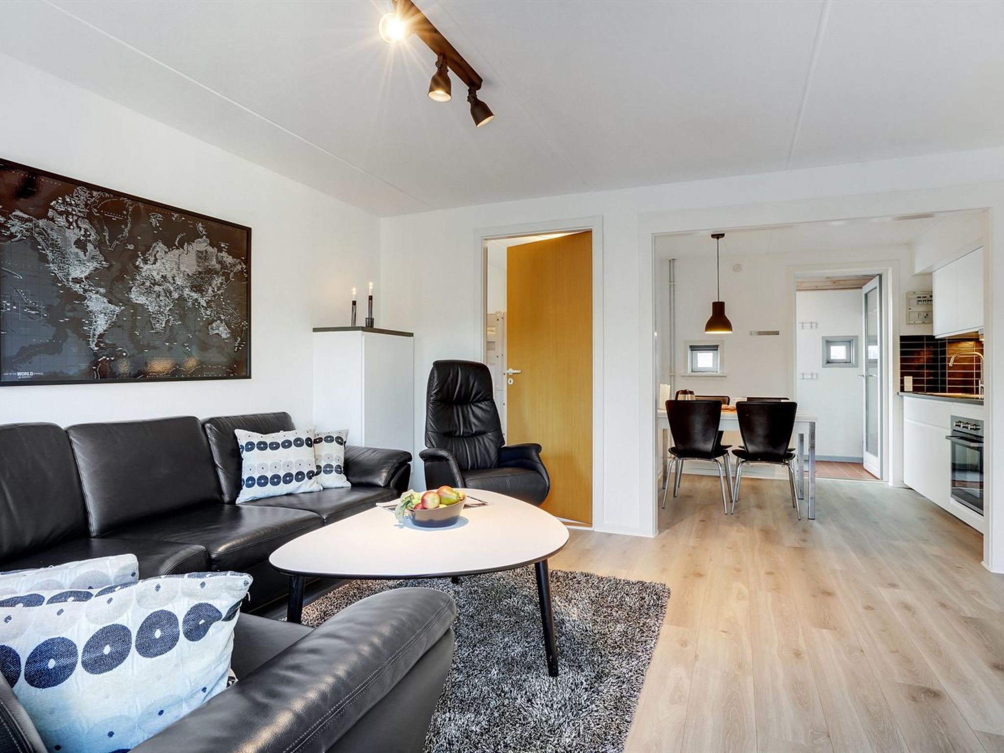 "Enita" - 2.3km from the sea - Binnen