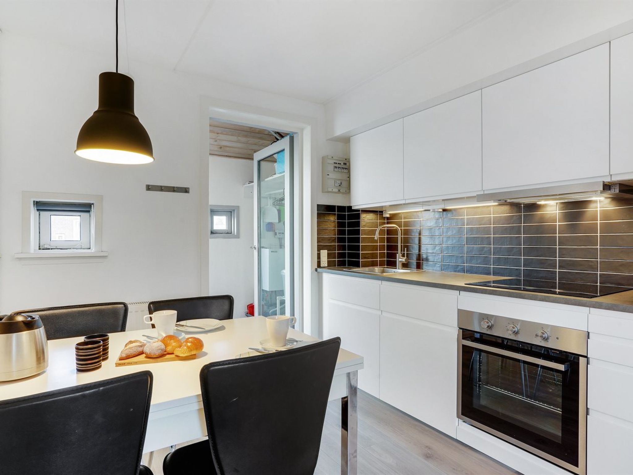 "Enita" - 2.3km from the sea - Binnen