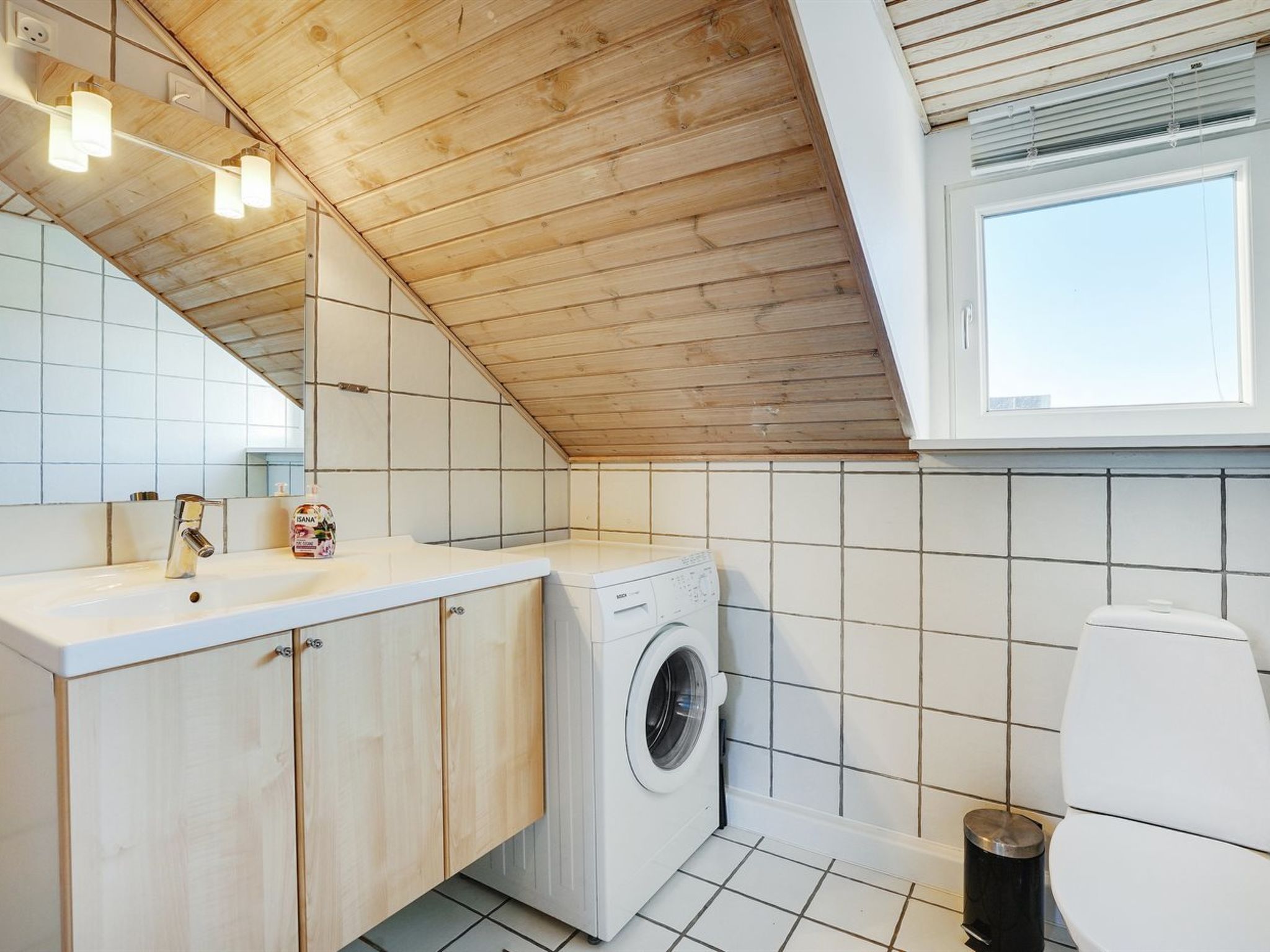 "Enita" - 2.3km from the sea - Binnen