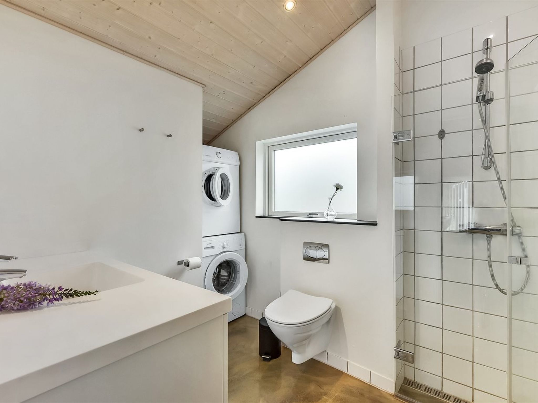 "Lav" - 3.8km from the sea - Binnen