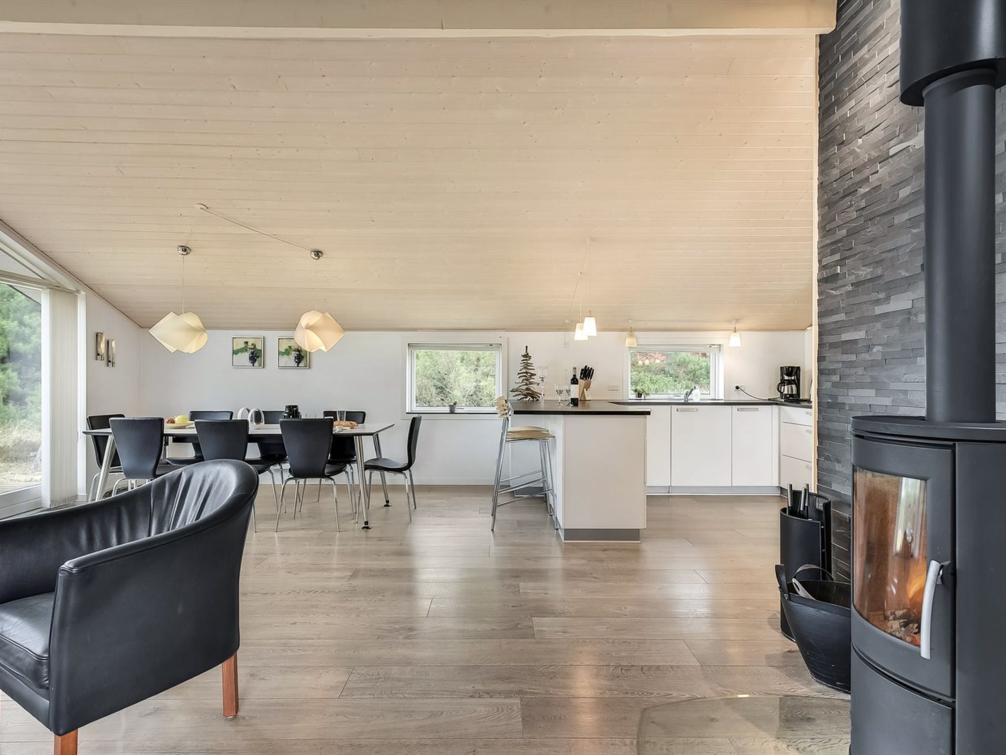 "Lav" - 3.8km from the sea - Binnen