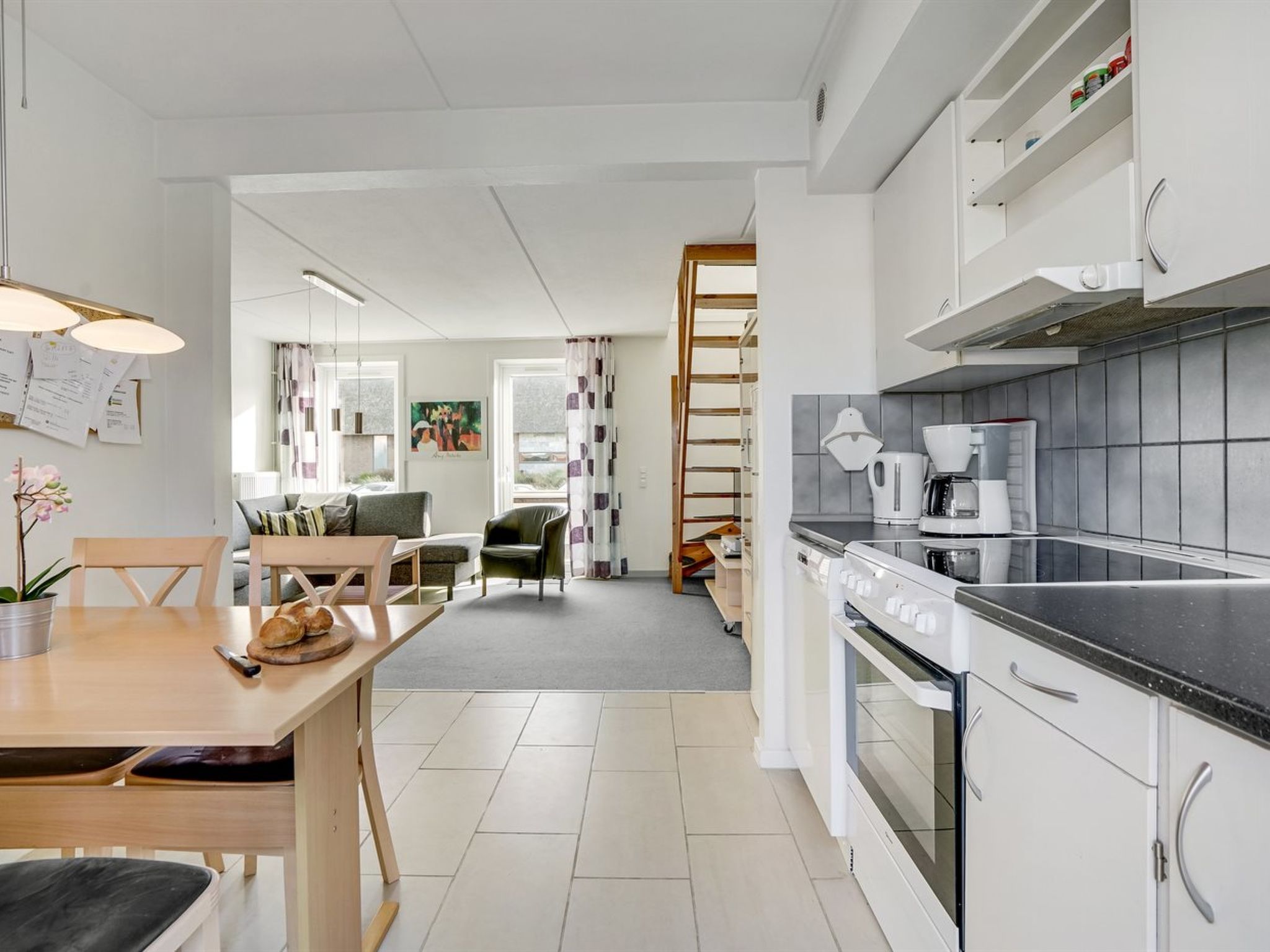"Ginger" - 2.3km from the sea - Inside