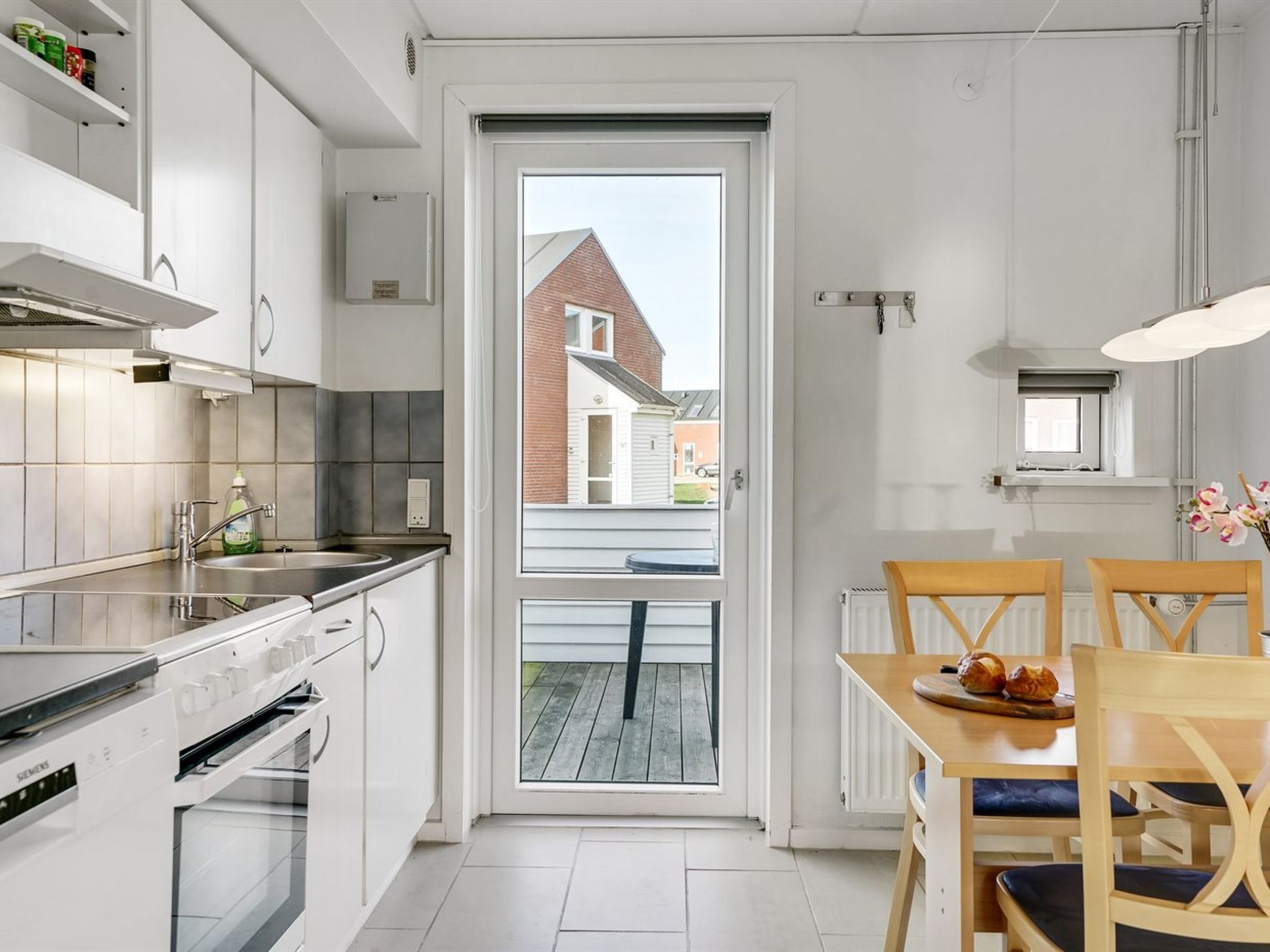 "Ginger" - 2.3km from the sea - Inside