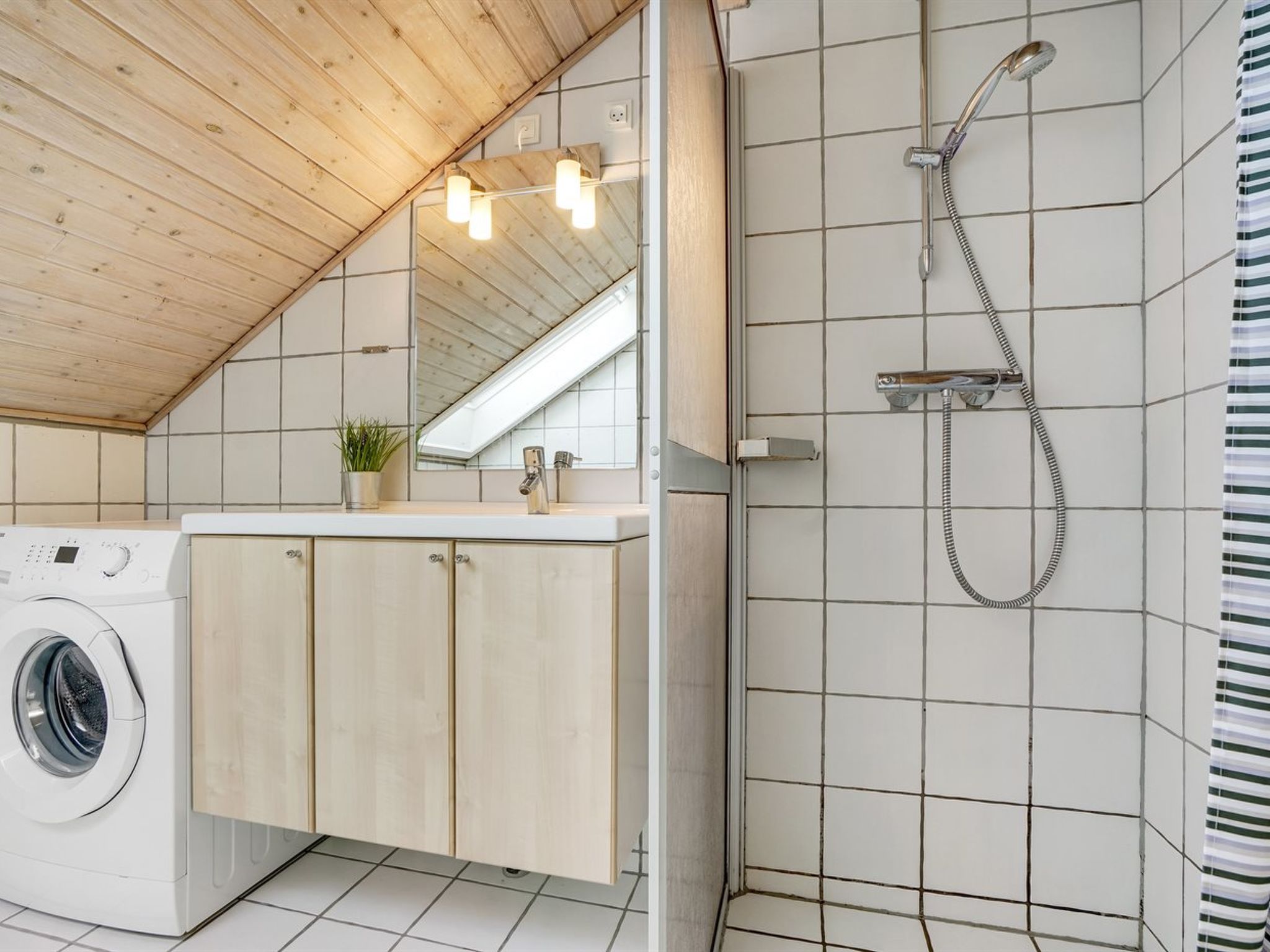 "Ginger" - 2.3km from the sea - Inside