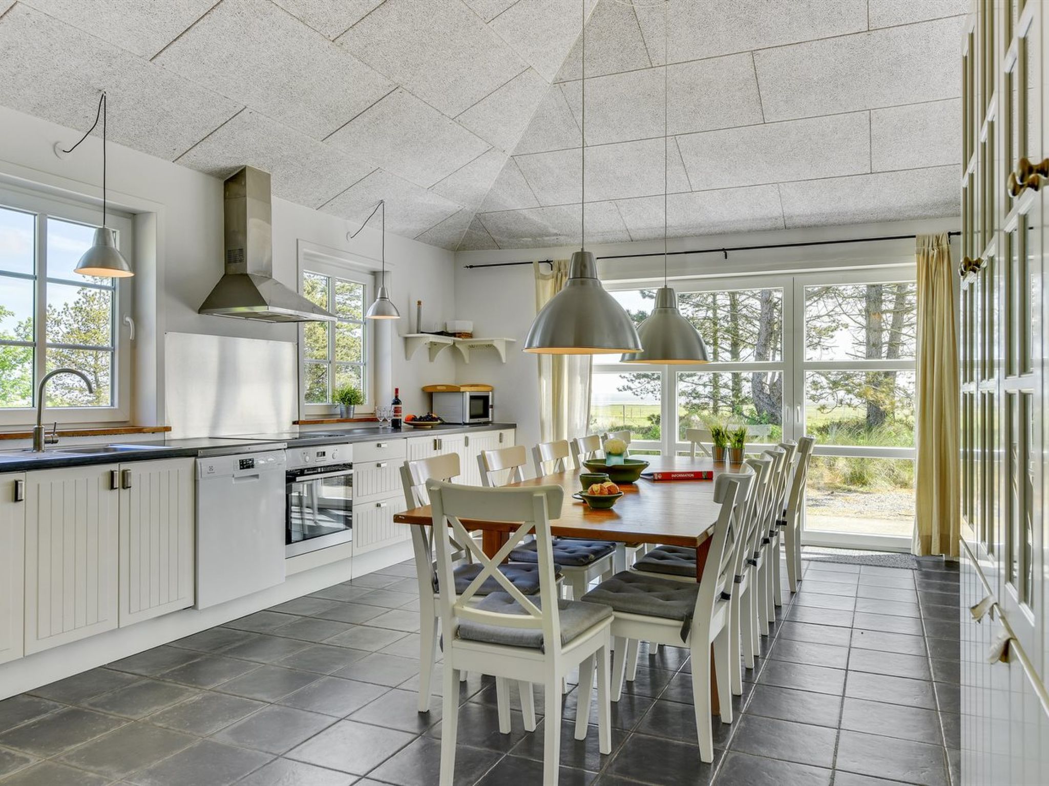 "Svanborg" - 3.7km from the sea