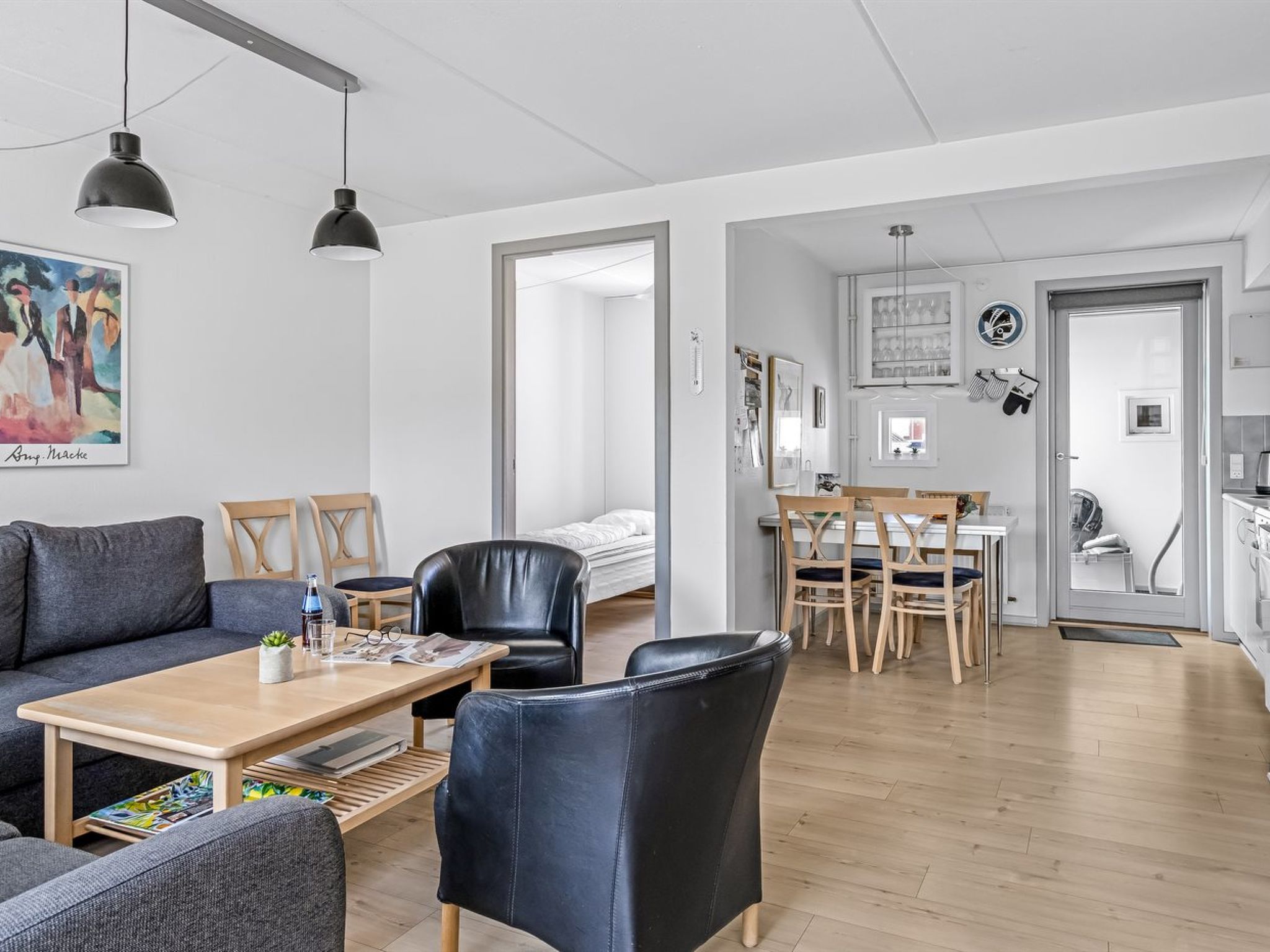 "Nils" - 2.3km from the sea - Inside