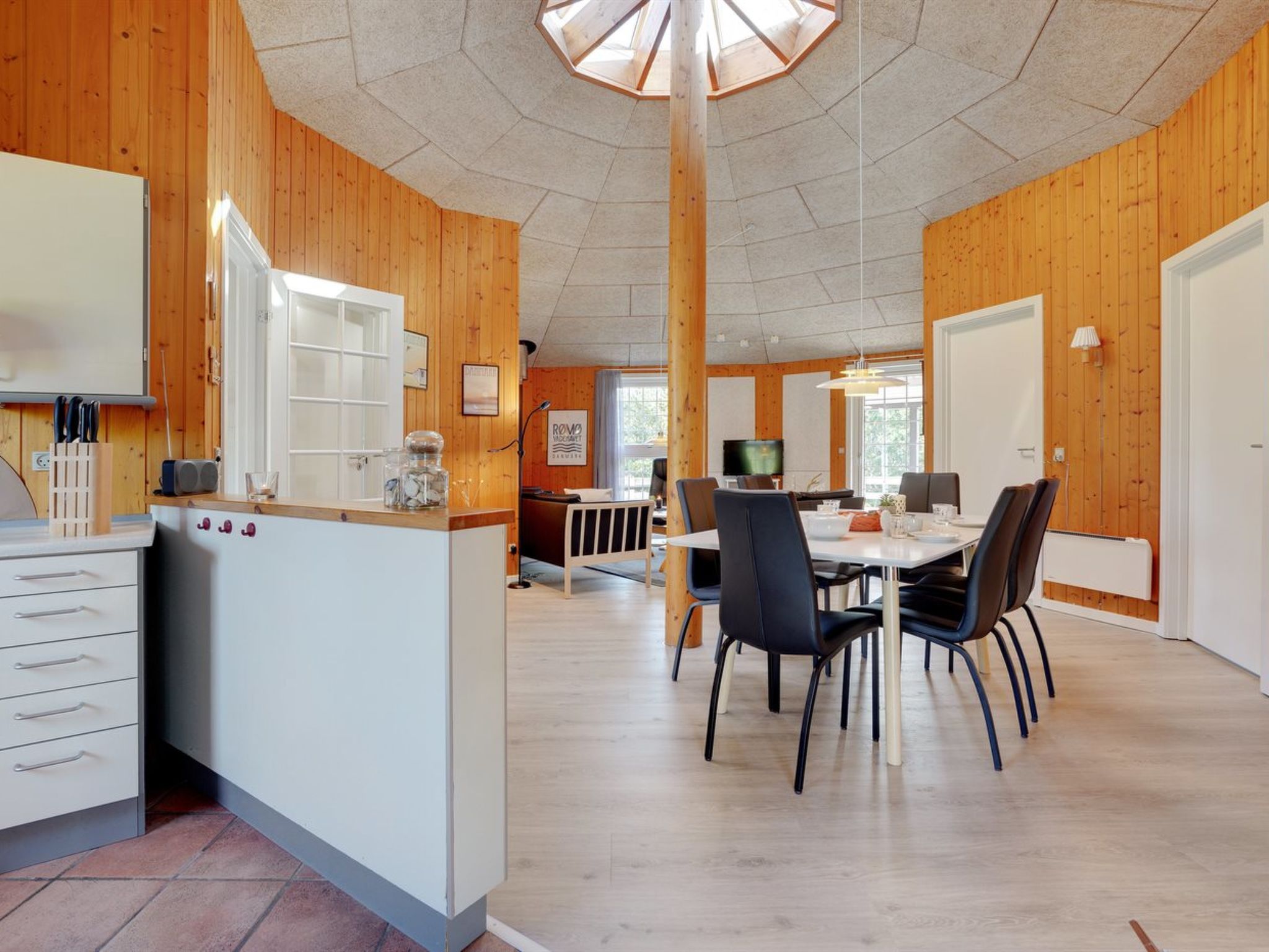 "Mariette" - 3.1km from the sea - Binnen