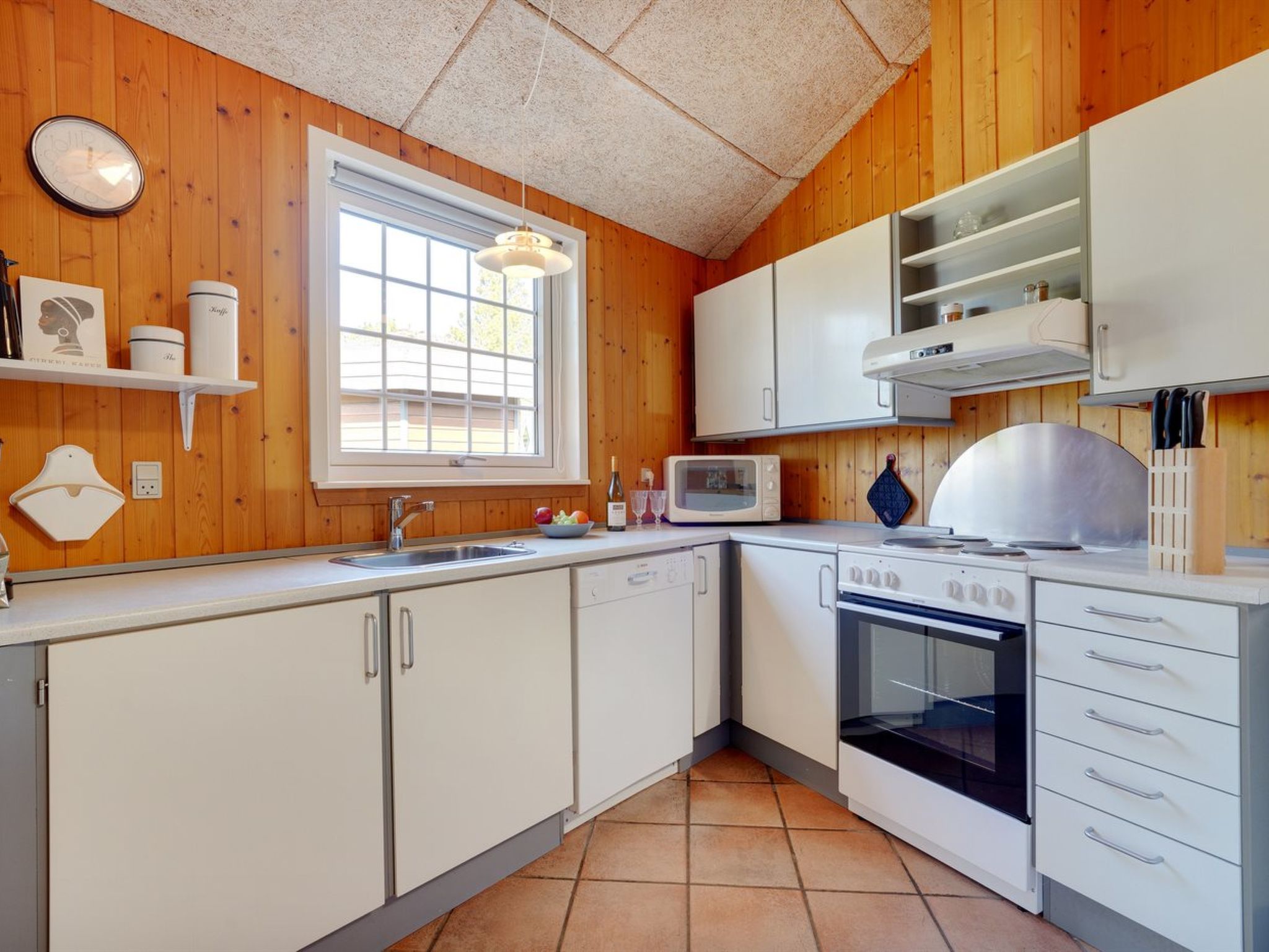 "Mariette" - 3.1km from the sea - Binnen