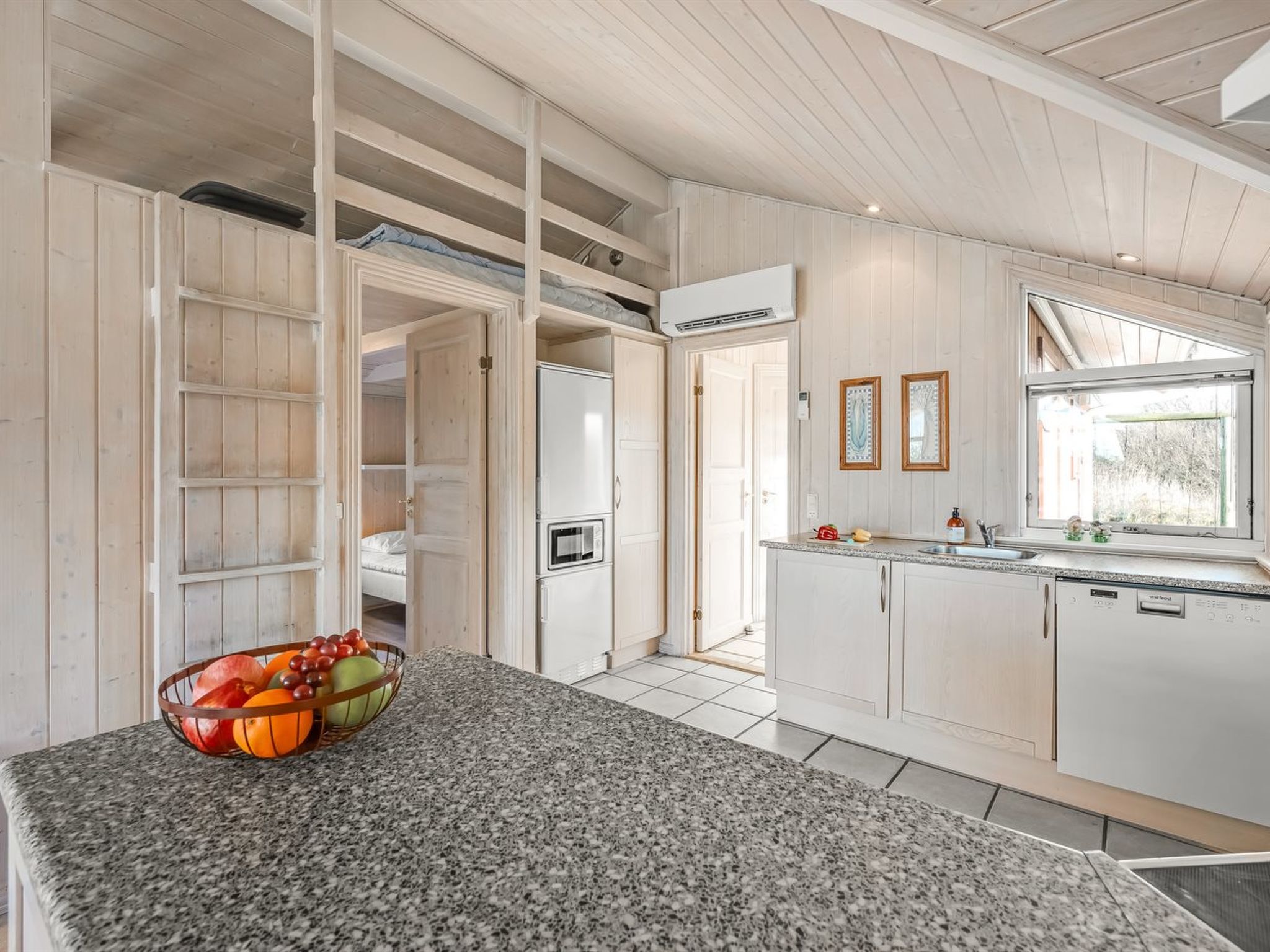 "Hermandine" - 700m from the sea - Binnen