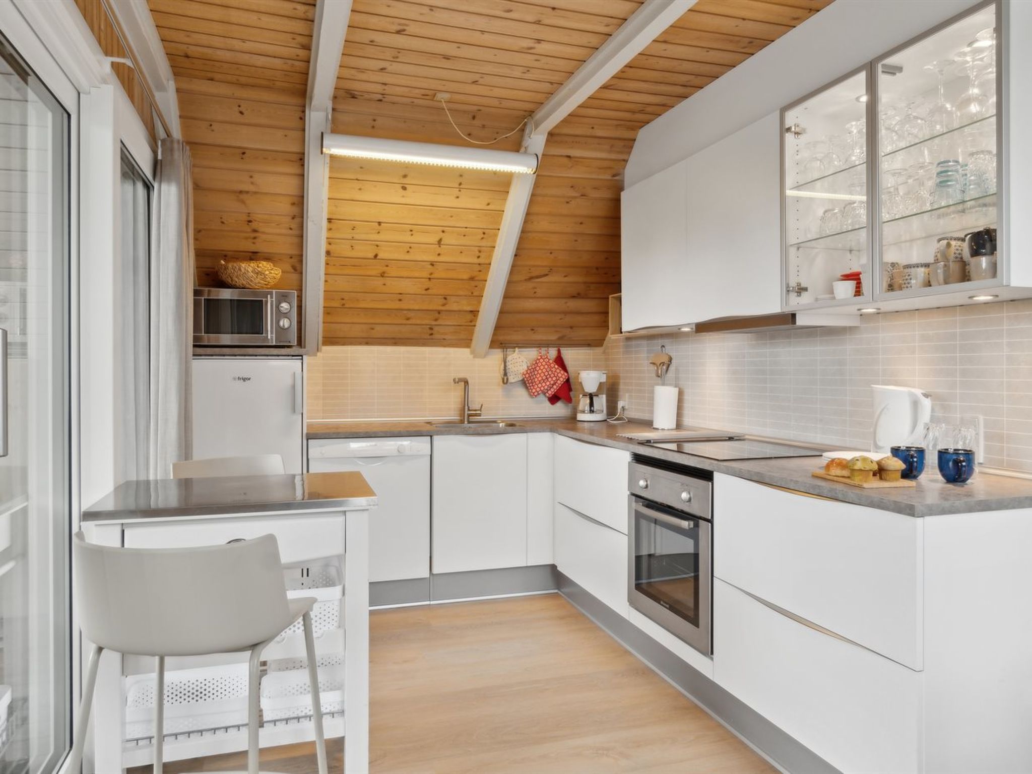 "Wale" - 3.3km from the sea - Binnen