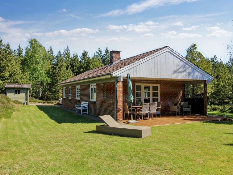 "Angret" - 3.5km from the sea", huis 3-kamers 83 m2. Het objekt is geschikt voor 6 volwassenen. Woonkamer met TV, radio, CD-speler, stereo-installatie en DVD. 1 kamer met 2 bedden. 1 kamer met 2 bedde..
