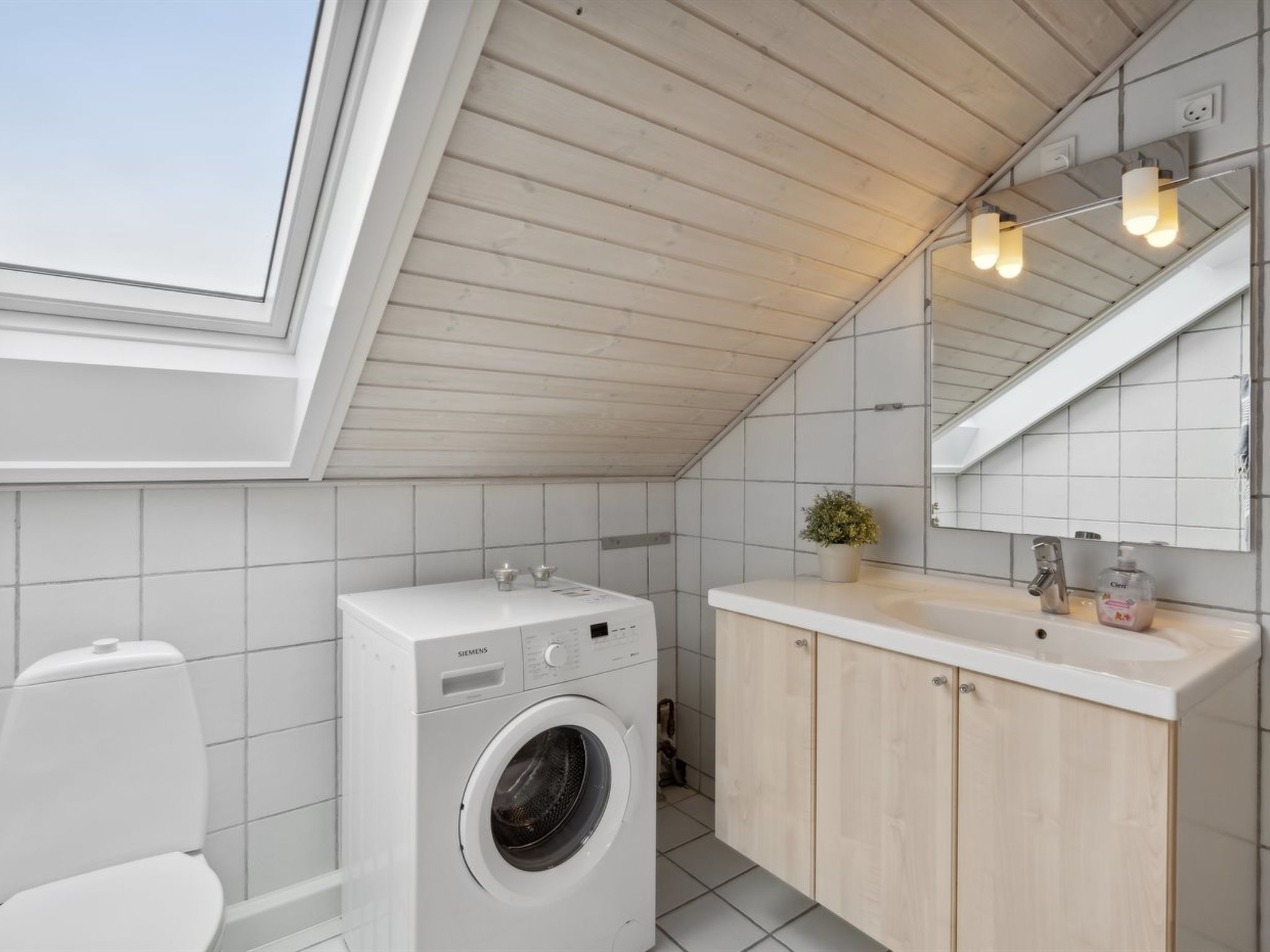 "Aldora" - 2.3km from the sea - Binnen