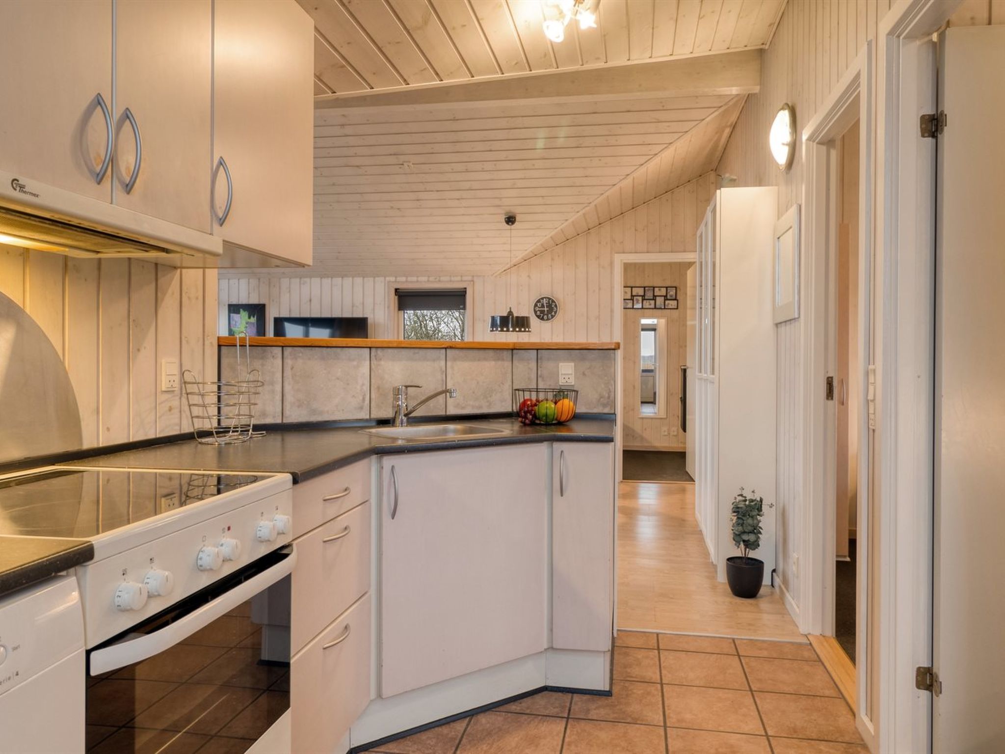 "Arnkil" - 700m from the sea - Binnen