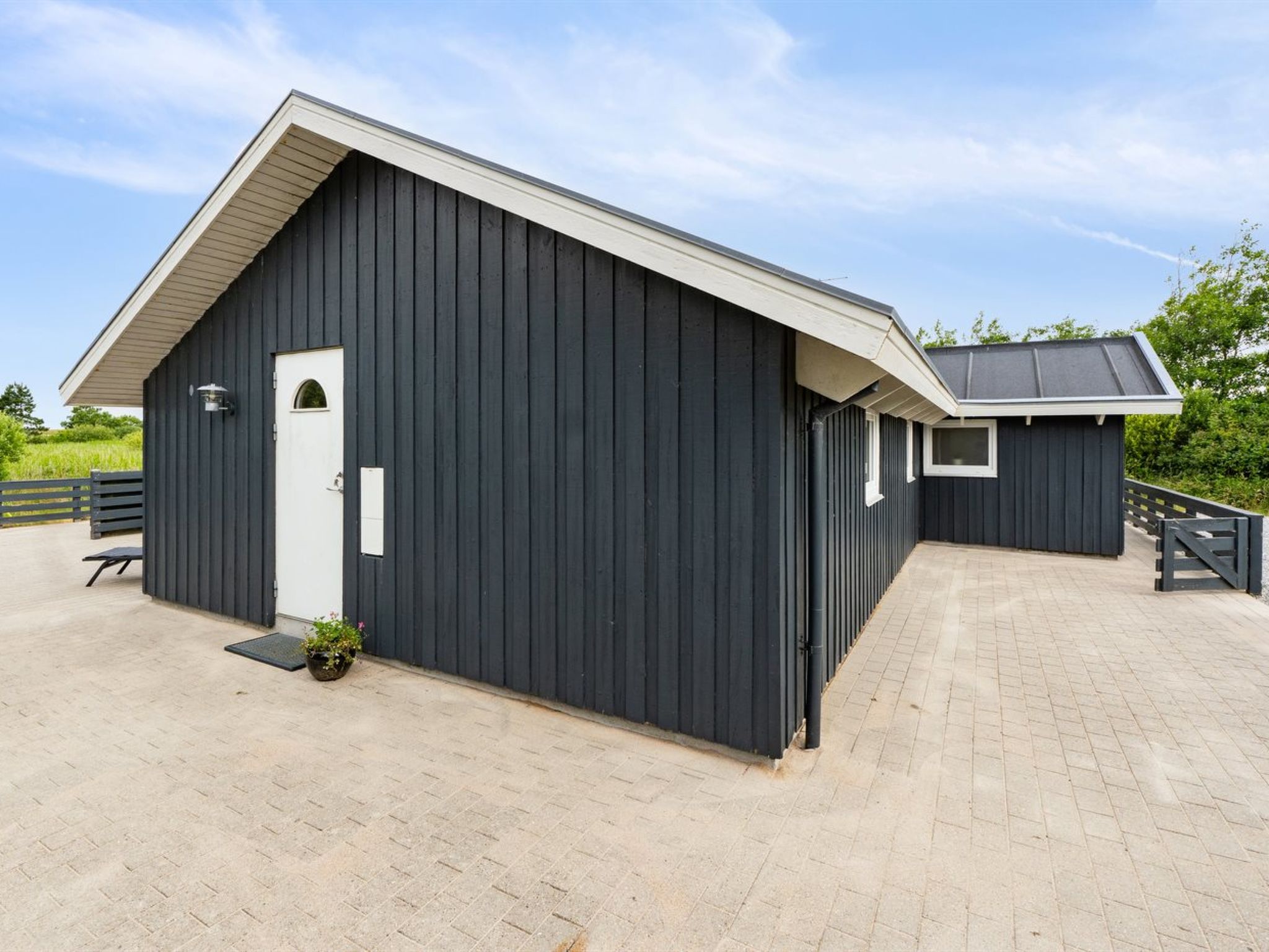 "Spurv" - 1.8km from the sea - Outside