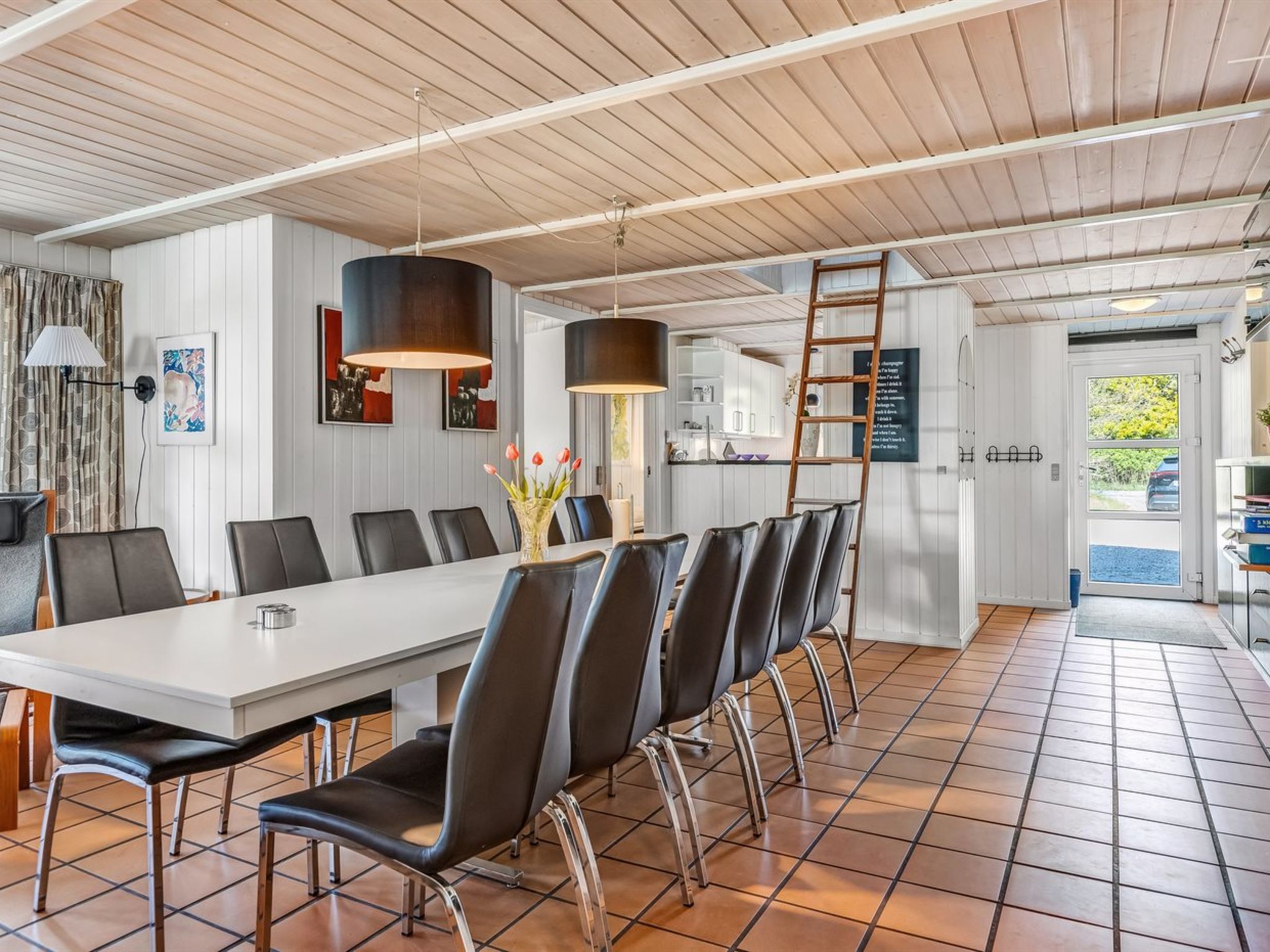 "Livni" - 3.8km from the sea - Binnen