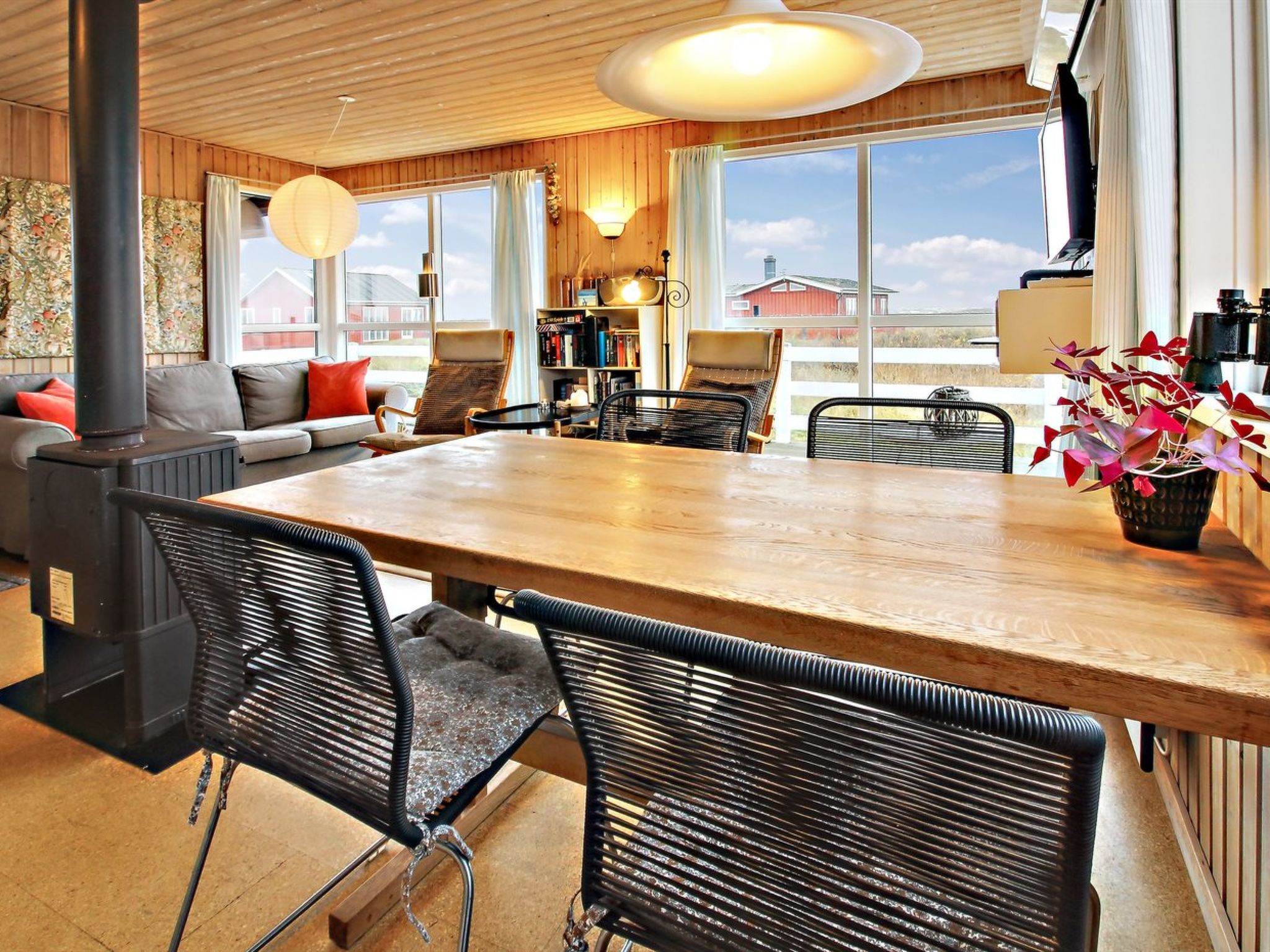 "Blomma" - 350m from the sea - Binnen